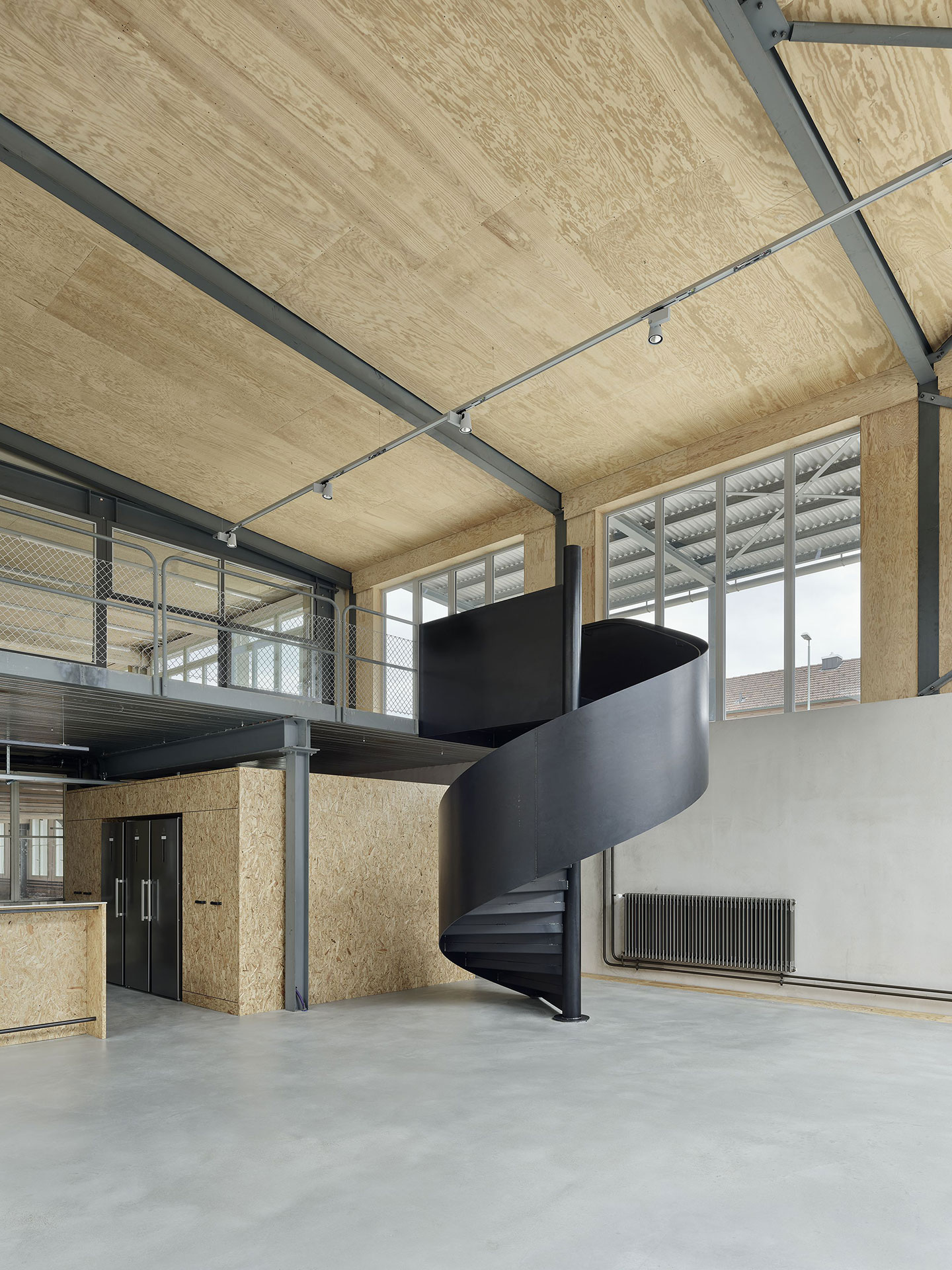 Altes und Neues verbinden sich im Bürohaus der ehemaligen Fabrik Habegger. Johannes Saurer Architekt, Thun.