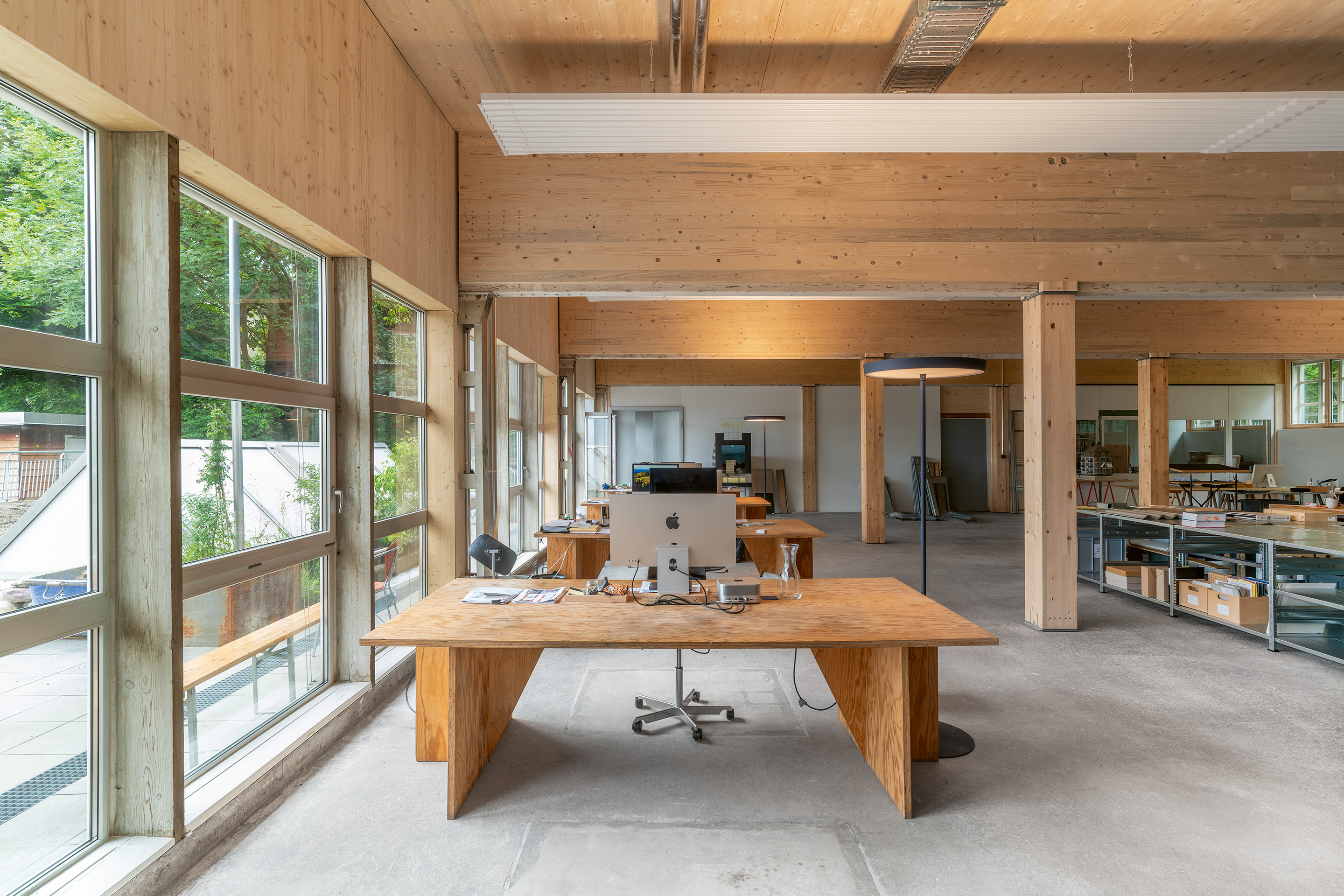 Das Grossraumbüro im alten Teil des Hauses musste lediglich energetisch ertüchtigt werden.