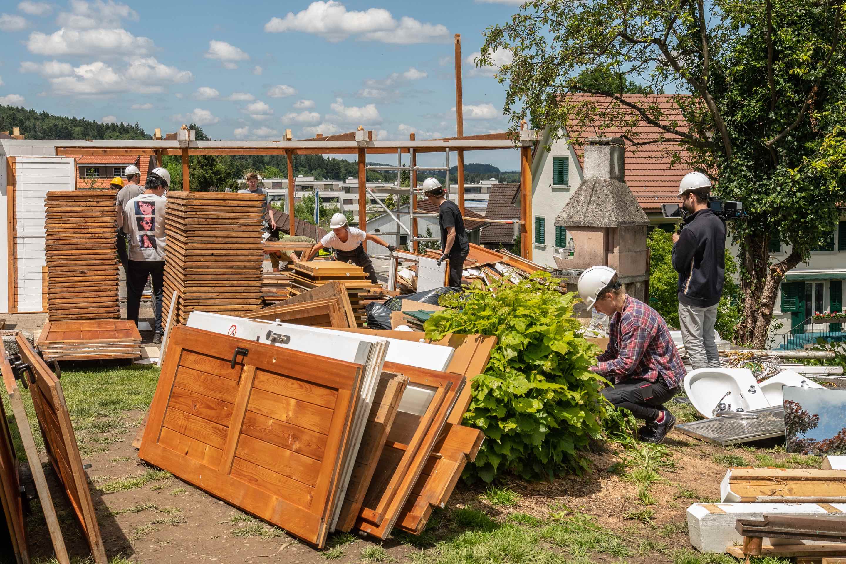 Disassembly of the Music Pavilion near Zurich by the students of the Digital Transformation for Circular Construction course by Prof. De Wolf. © Photo: BuserHill Photography