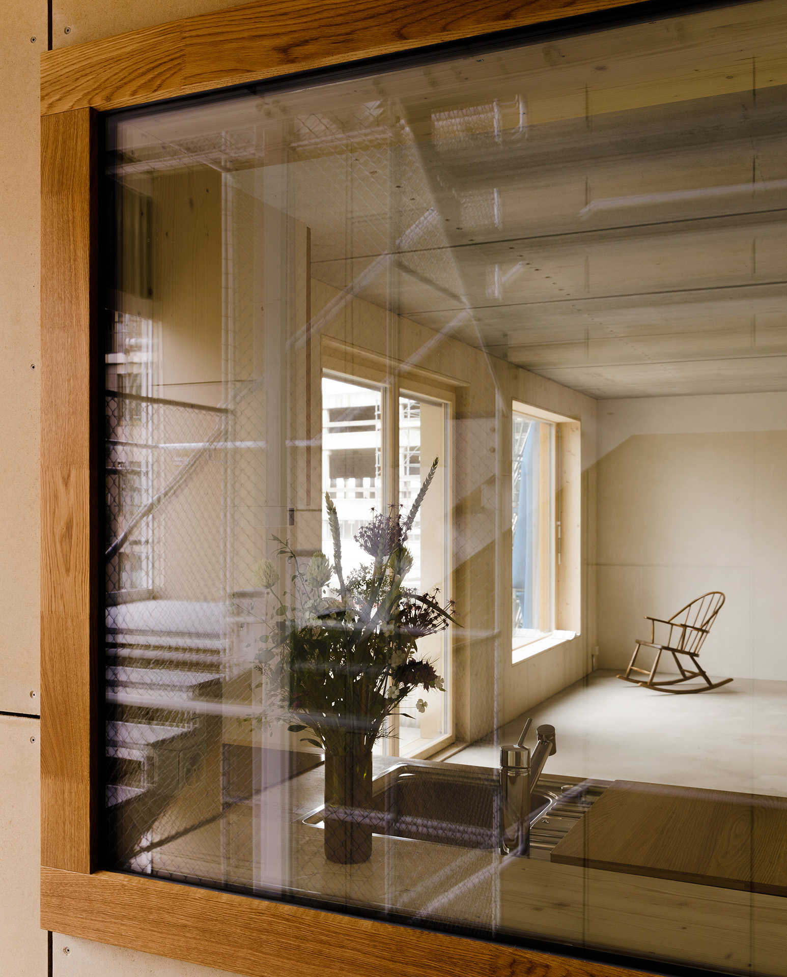 Fenster vom Treppenhaus zur Wohnküche