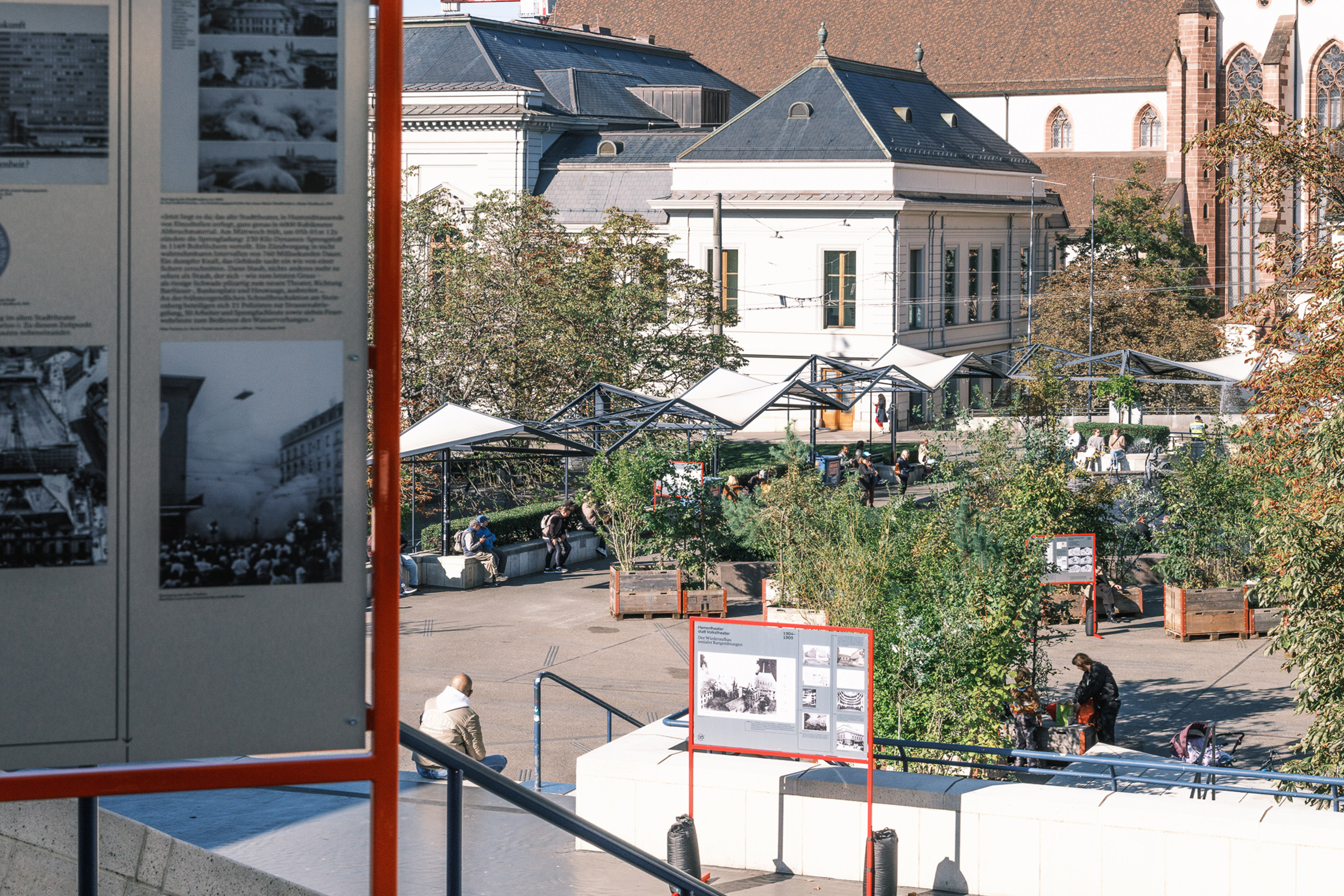 Das Theater Basel feiert 50 Jahre im neuen Zuhause und reflektiert dabei auch die bewegte Anfangsgeschichte.