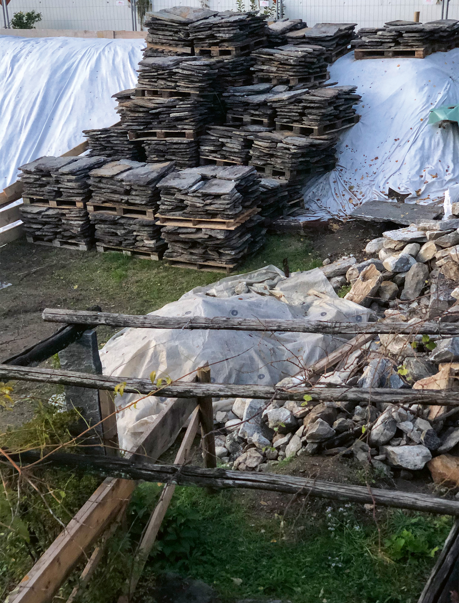 ca-del-tero-casa-cortile-cantiere-stoccaggio-materiale