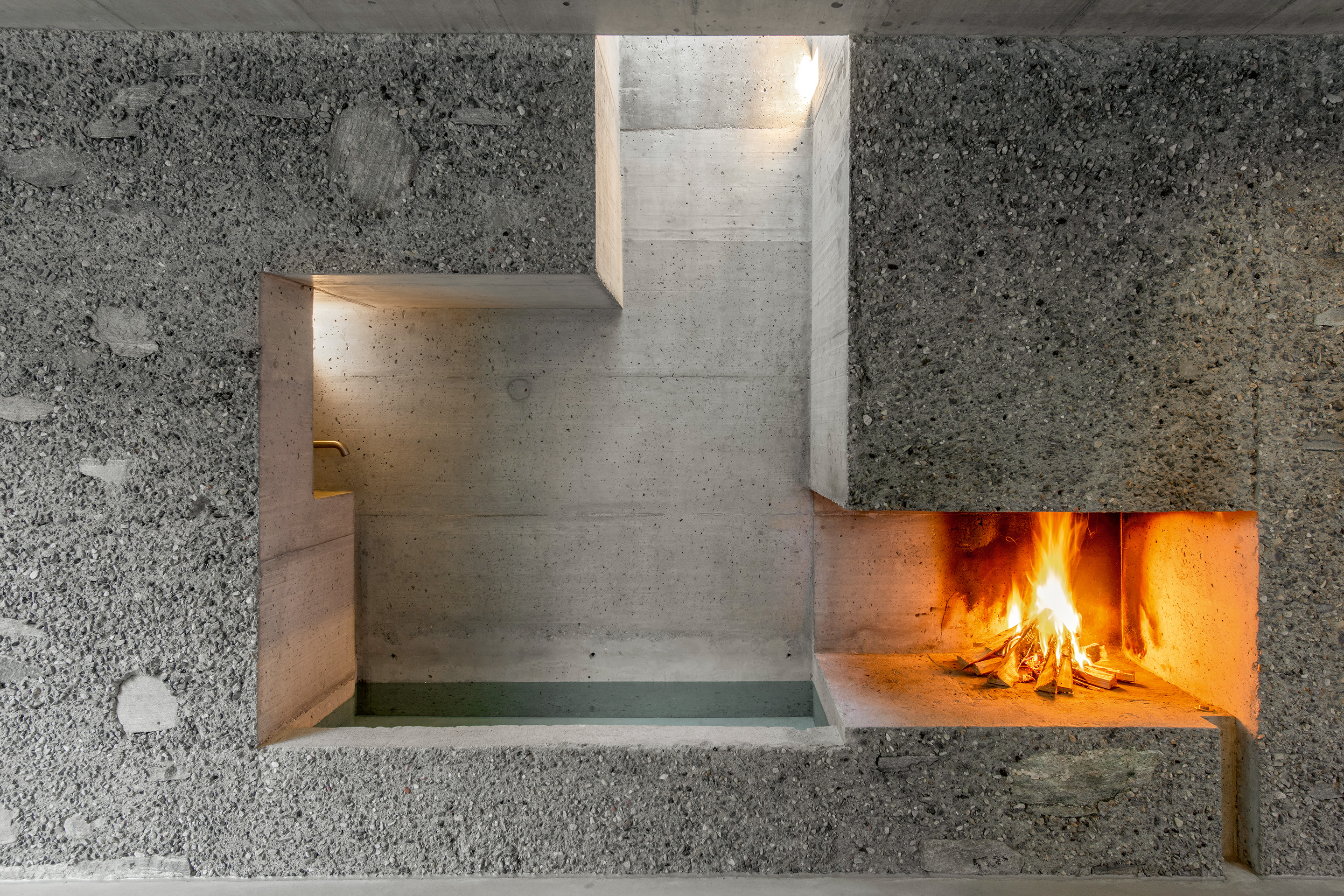 casa-san-nazzaro-eng-fireplace