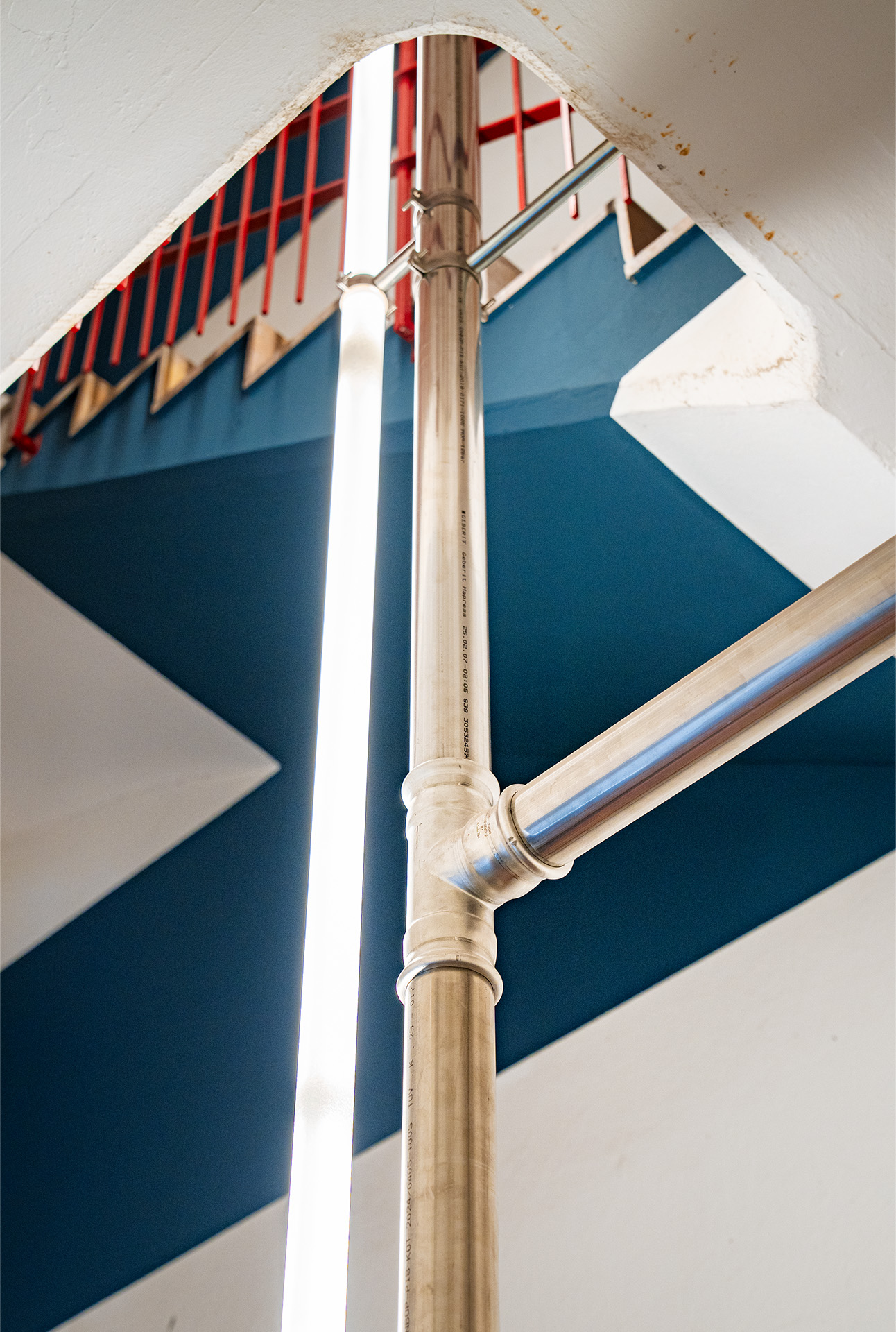 stereo-architekten-gewerberiegel-zentrale-pratteln-_halmeskobel-lampe