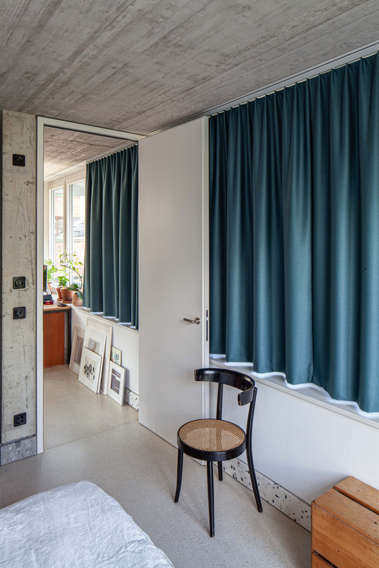 Die Fensterbänder bringen auch nordseitig viel Licht in die Räume.