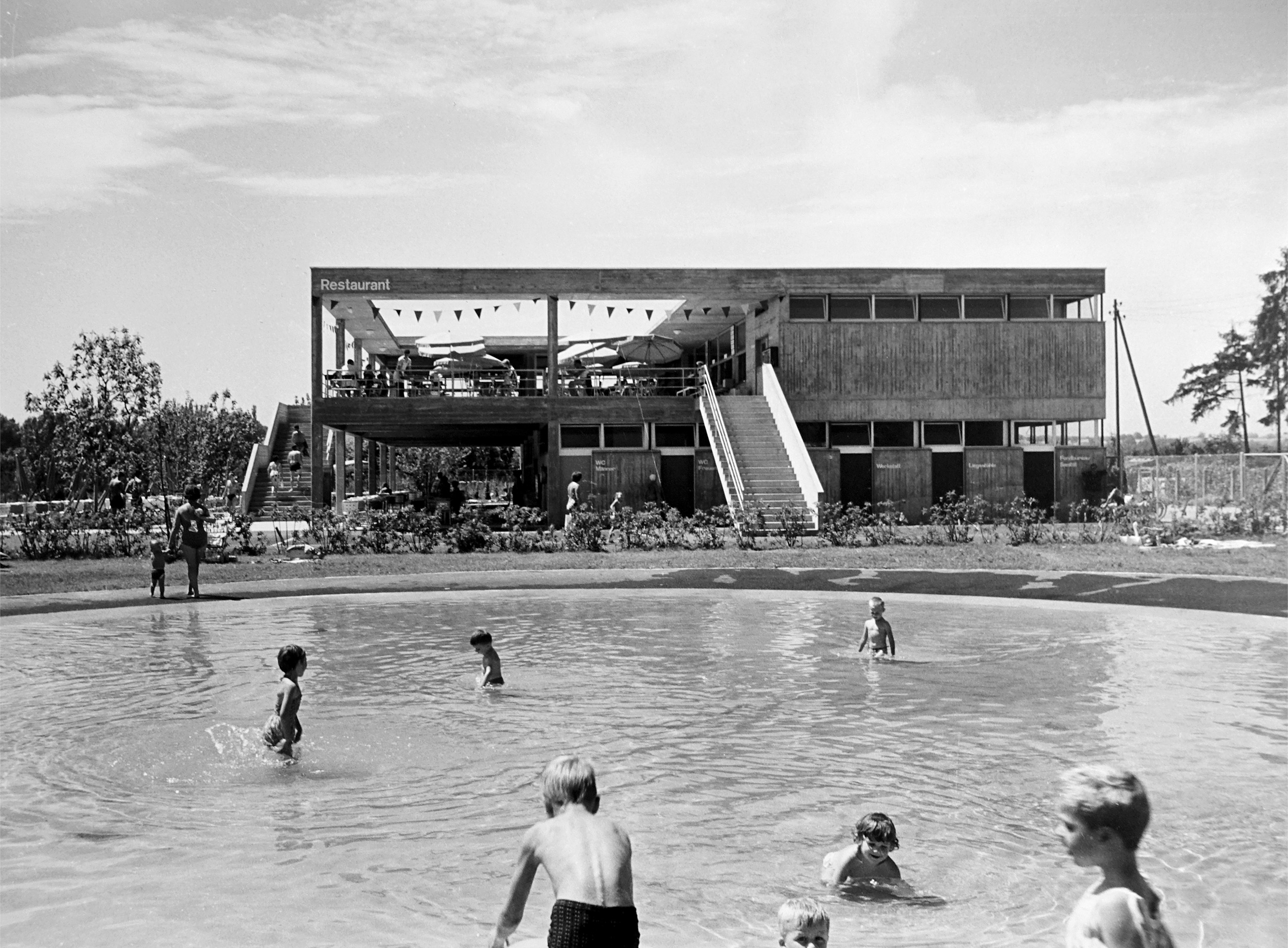 Fassade Basel Gartenbad Bachgraben historisch Restaurant Foto