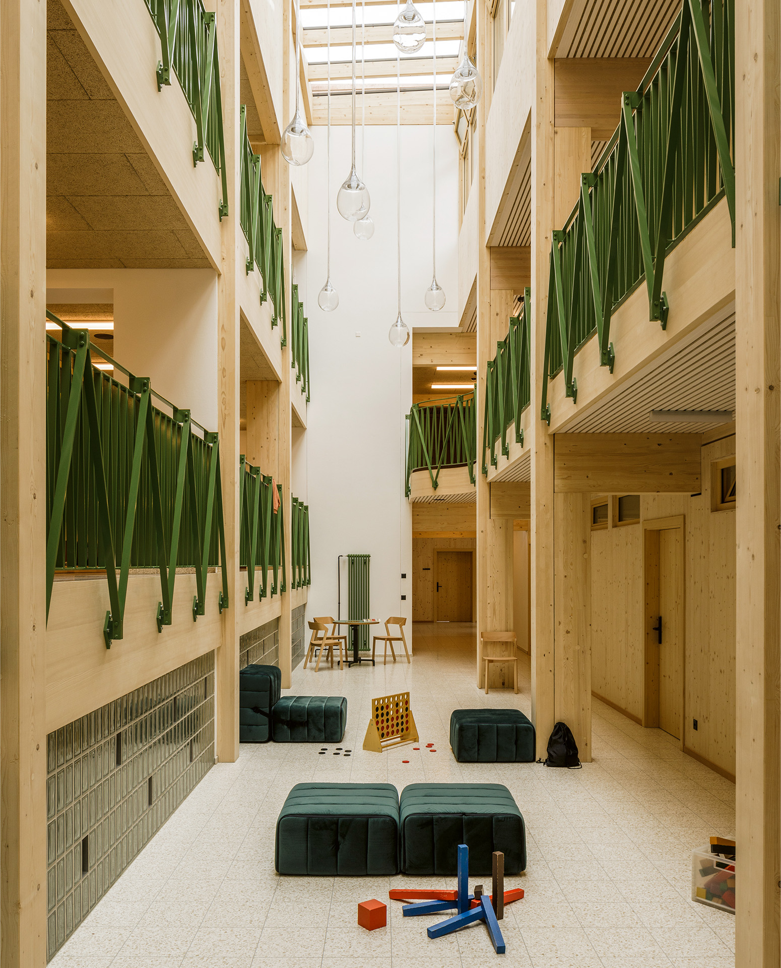 Fassade Schulzentrum Davos School Daisuke Hirabayashi Atrium Innen