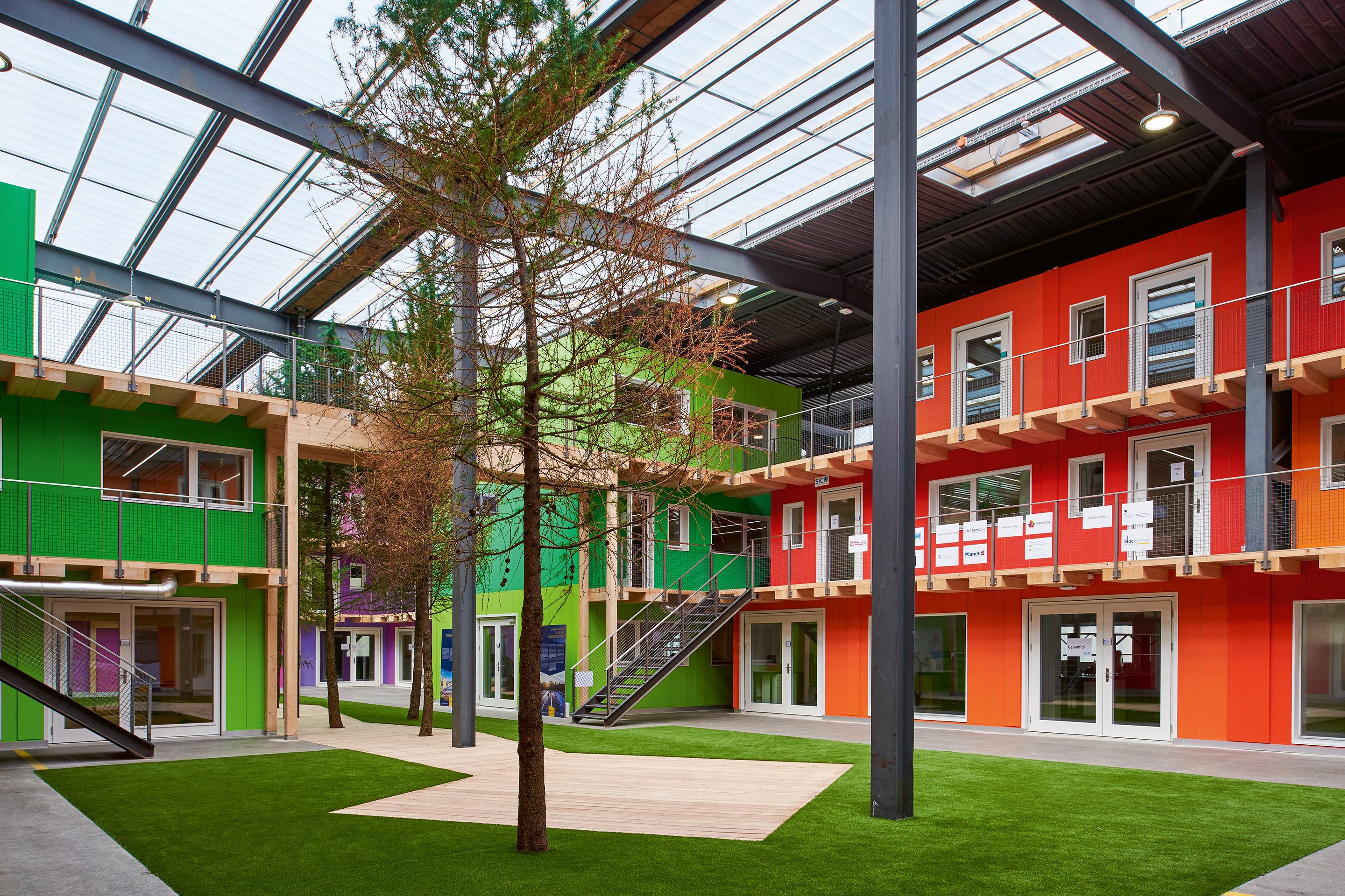 Immobilien-Energie-2025-025-Bluefactory-Freiburg-Halle Bleue.jpg