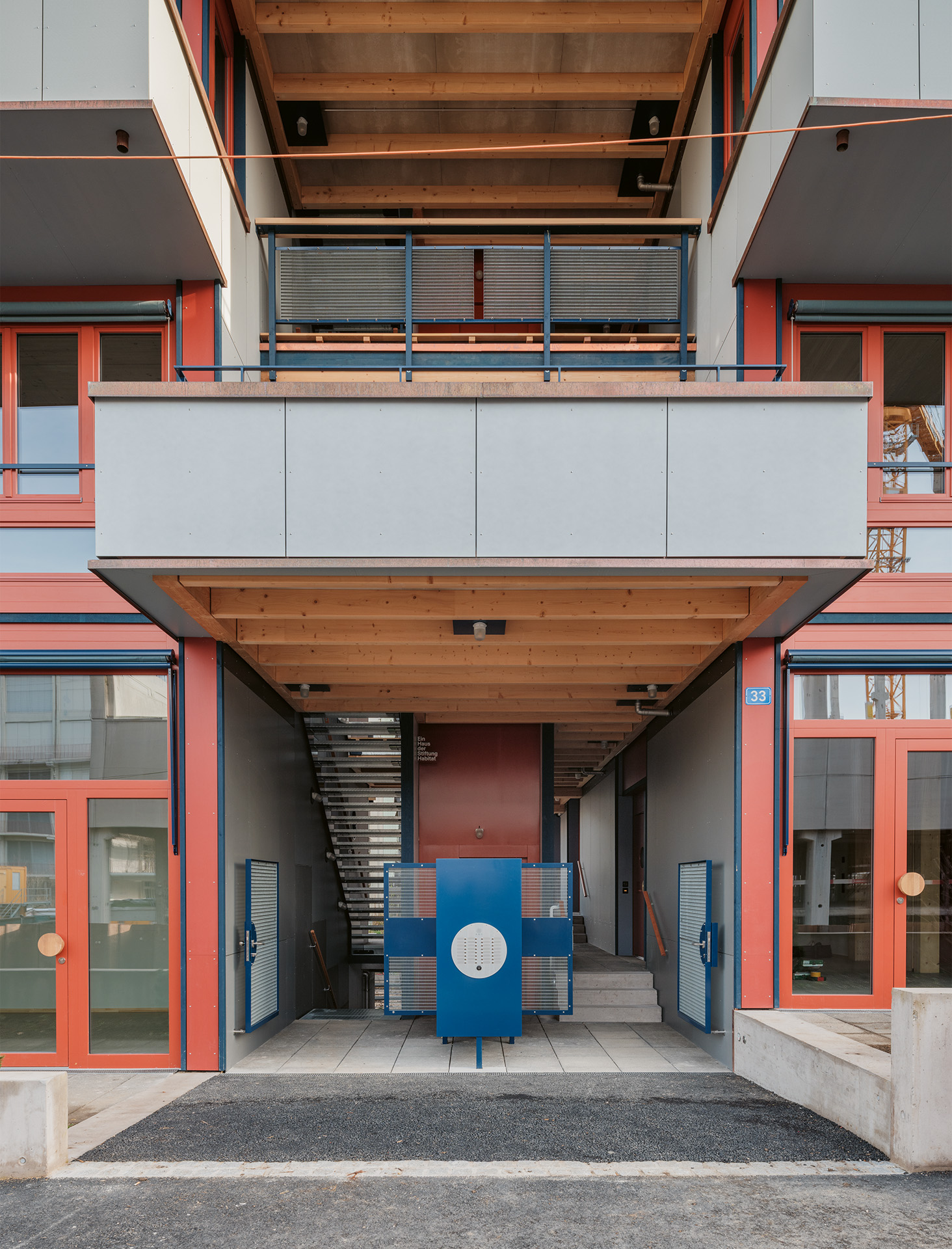 Der offene und unbeheizte Hauseingang des LysP8.