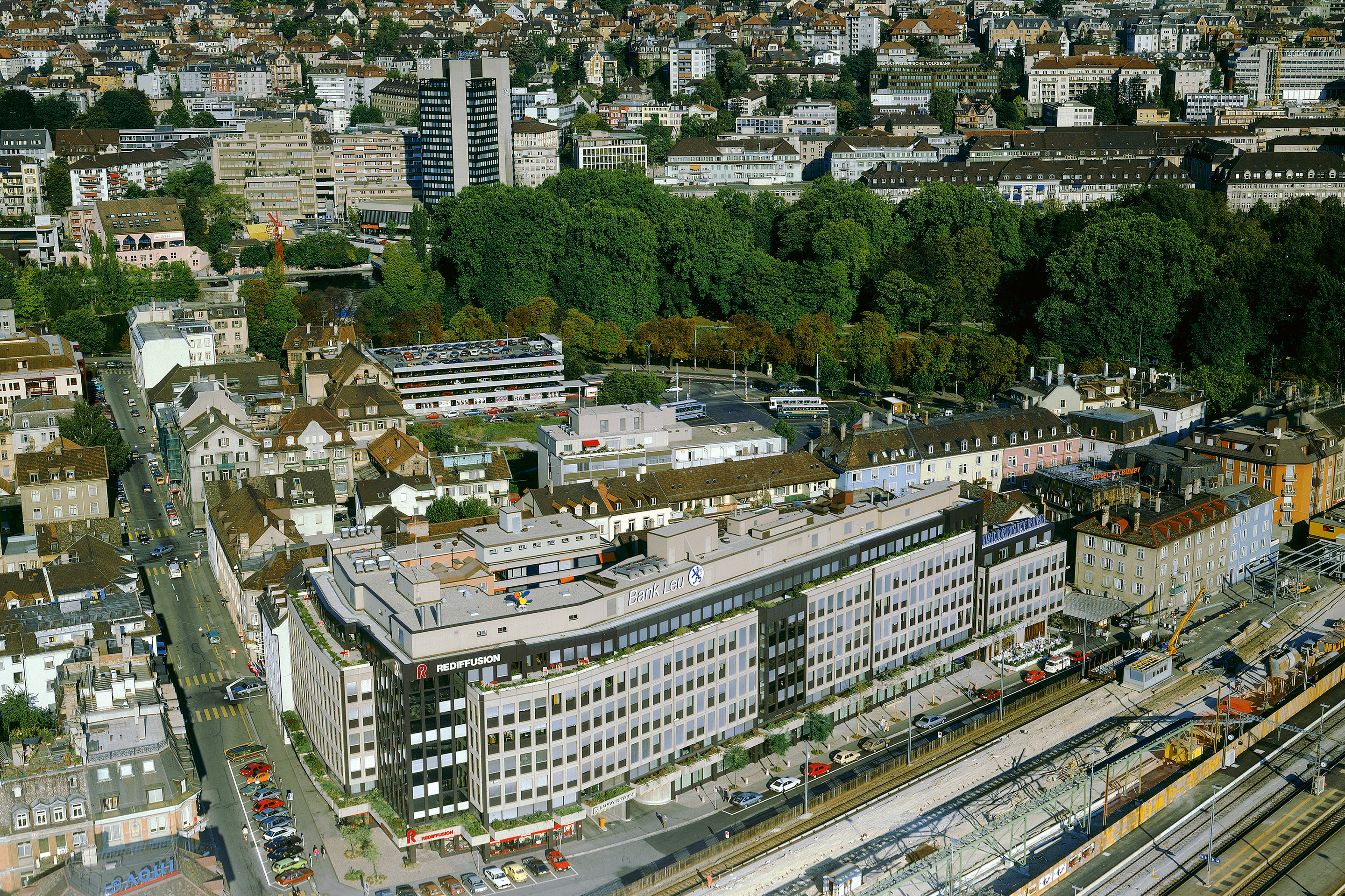 Marmor PV Fassade Zürich Stadthaus Aussen Foto Ansicht Luftbild