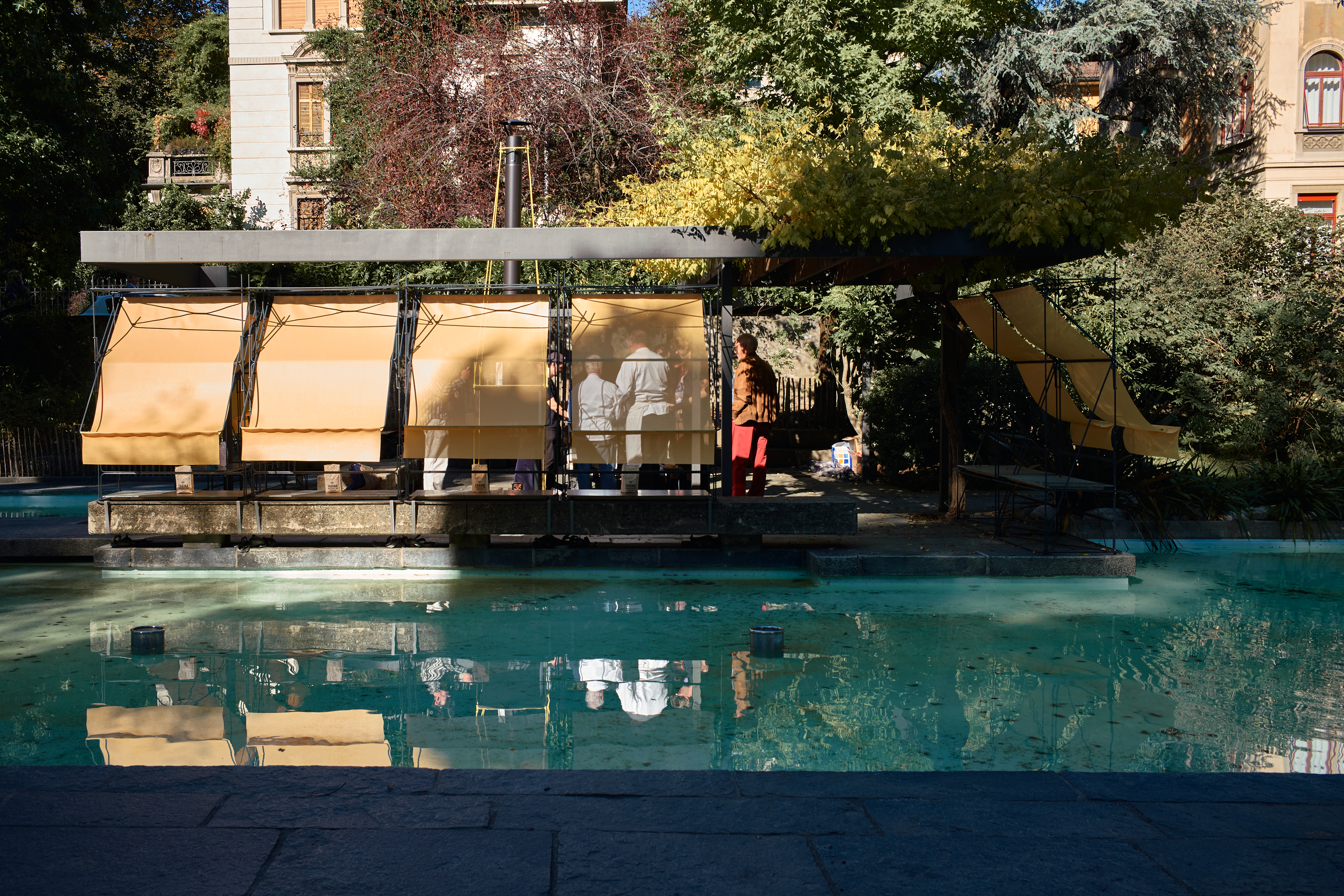 handle-with-care-i2a-gerhard-bliedung