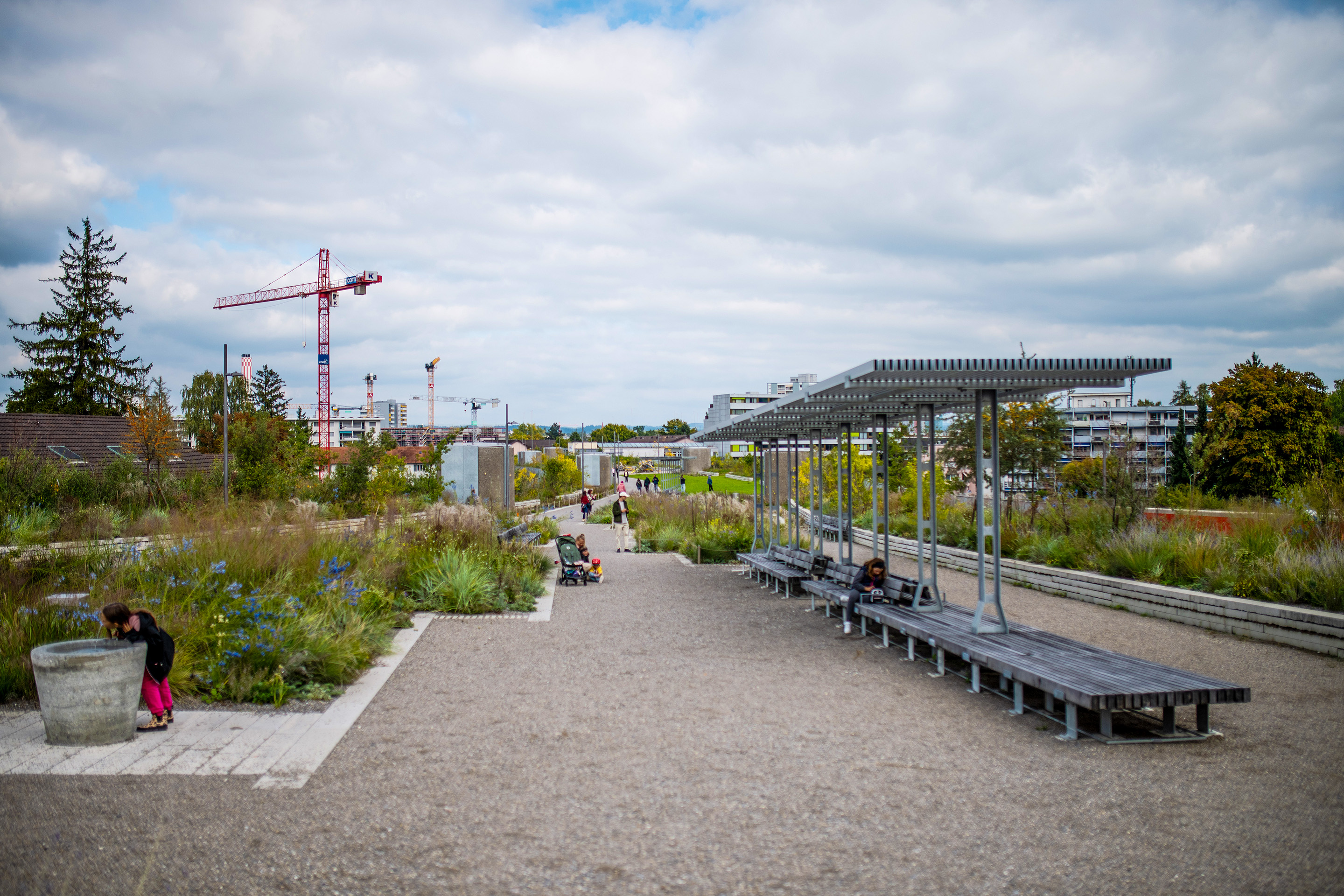 Der Park über der Einhausung wurde nach Wünschen der Bevölkerung gestaltet.