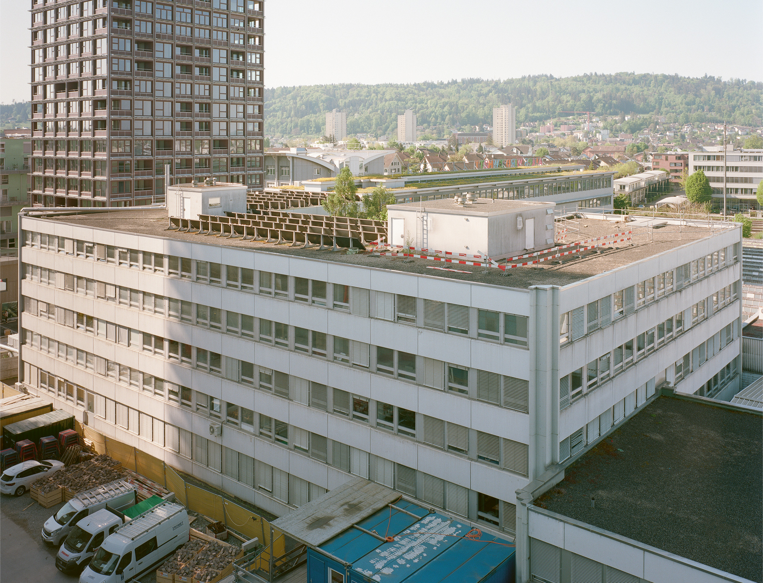 Winkelbau Zwhatt Regensdorf Aussenansicht