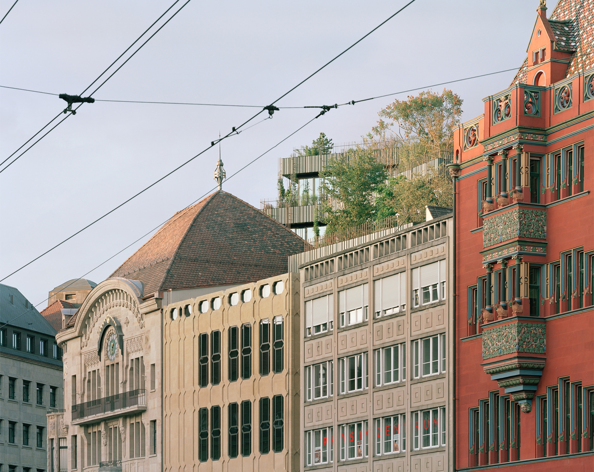 Globus-Basel-Miller-Maranta-Dachgarten-vom-Marktplatz