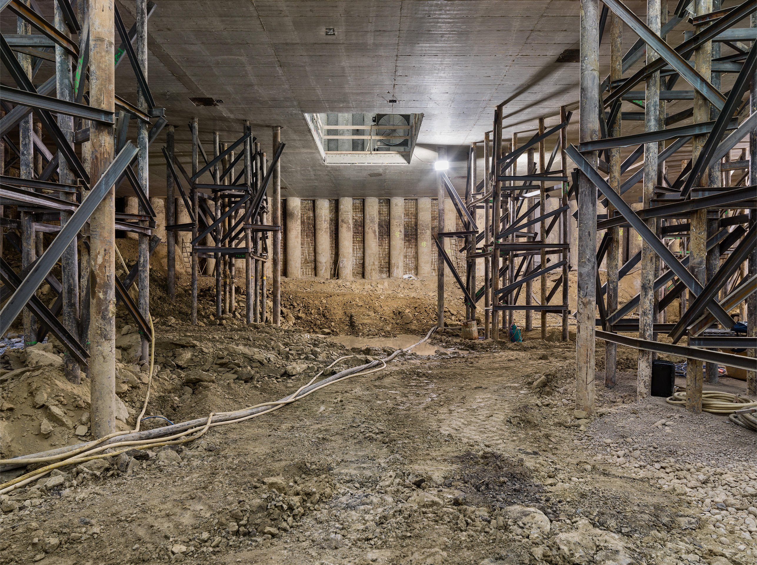 Unterer Graben Tiefgarage Deckelbauweise Micropfahltürme Aushub