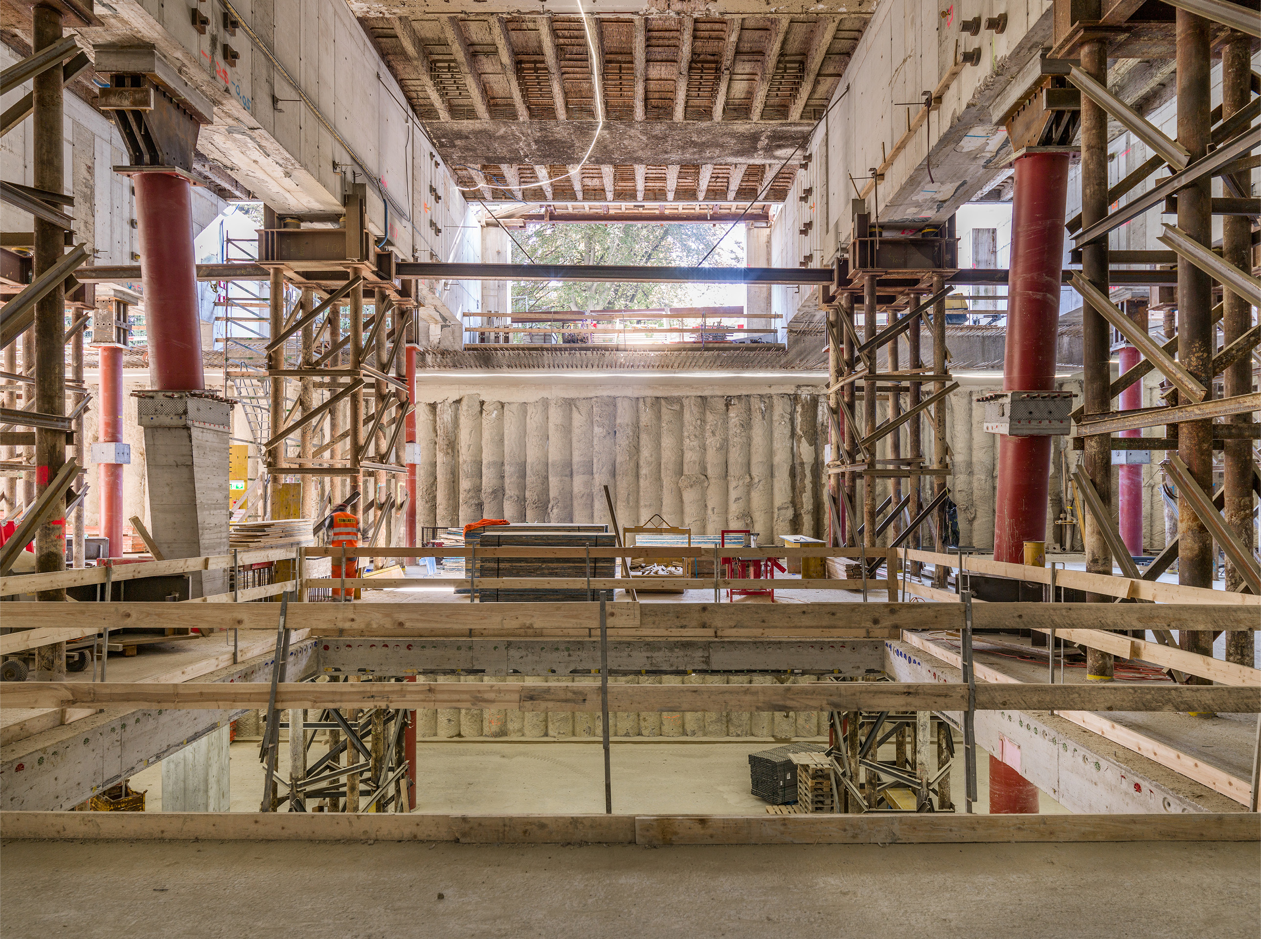 Unterer Graben Tiefgarage Micropfahltürme Stützen Deckelbauweise Foto Innenansicht