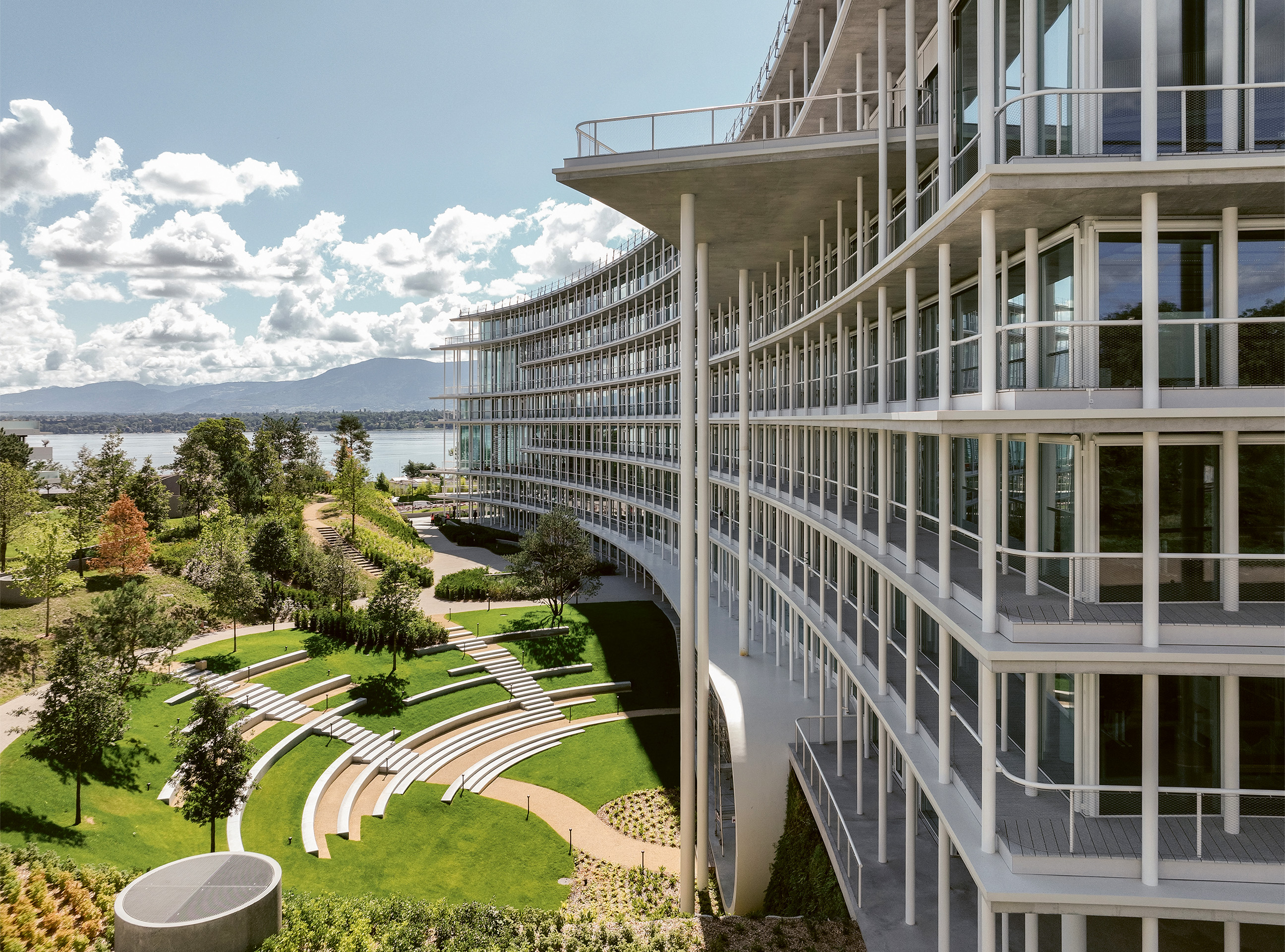 lombard-odier-herzog-de-meuron-side-external-view