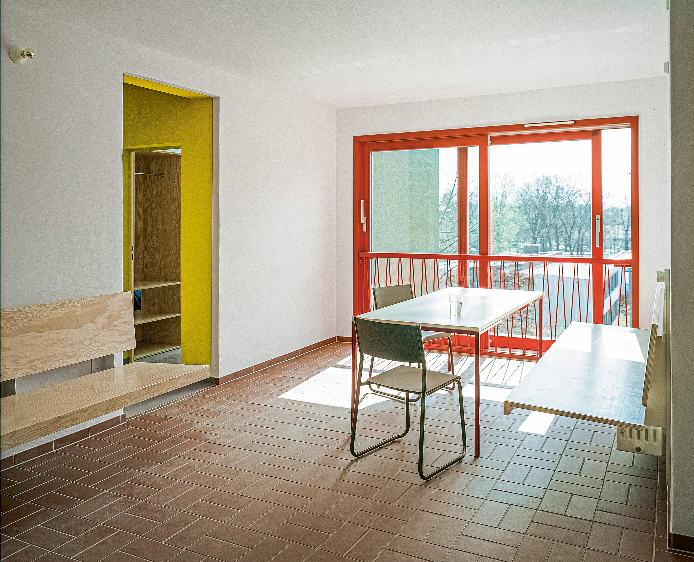 roscetti-petzet-standards-present-future-berlin-apartment