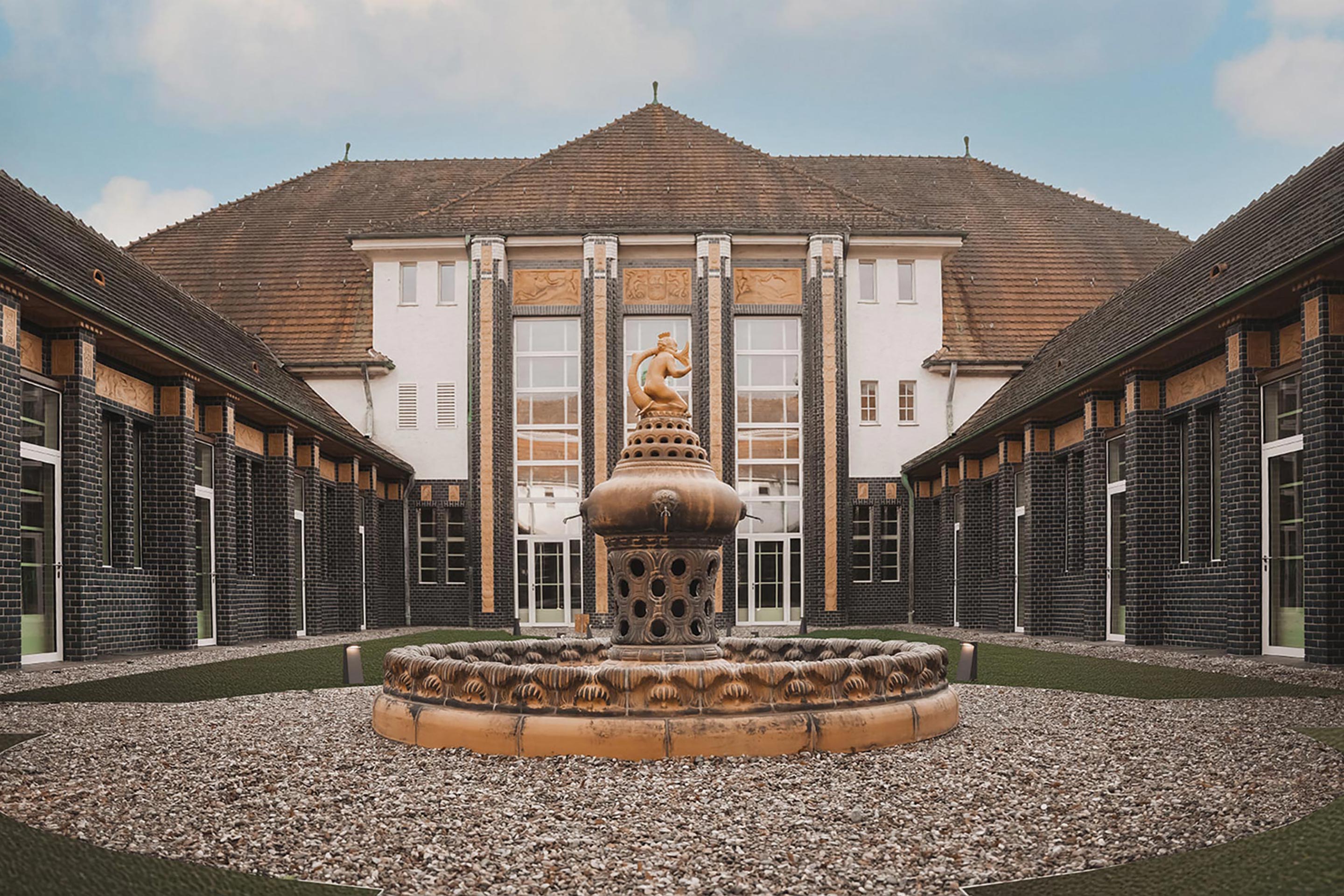 therme-nauheim-badehaus-innenhof
