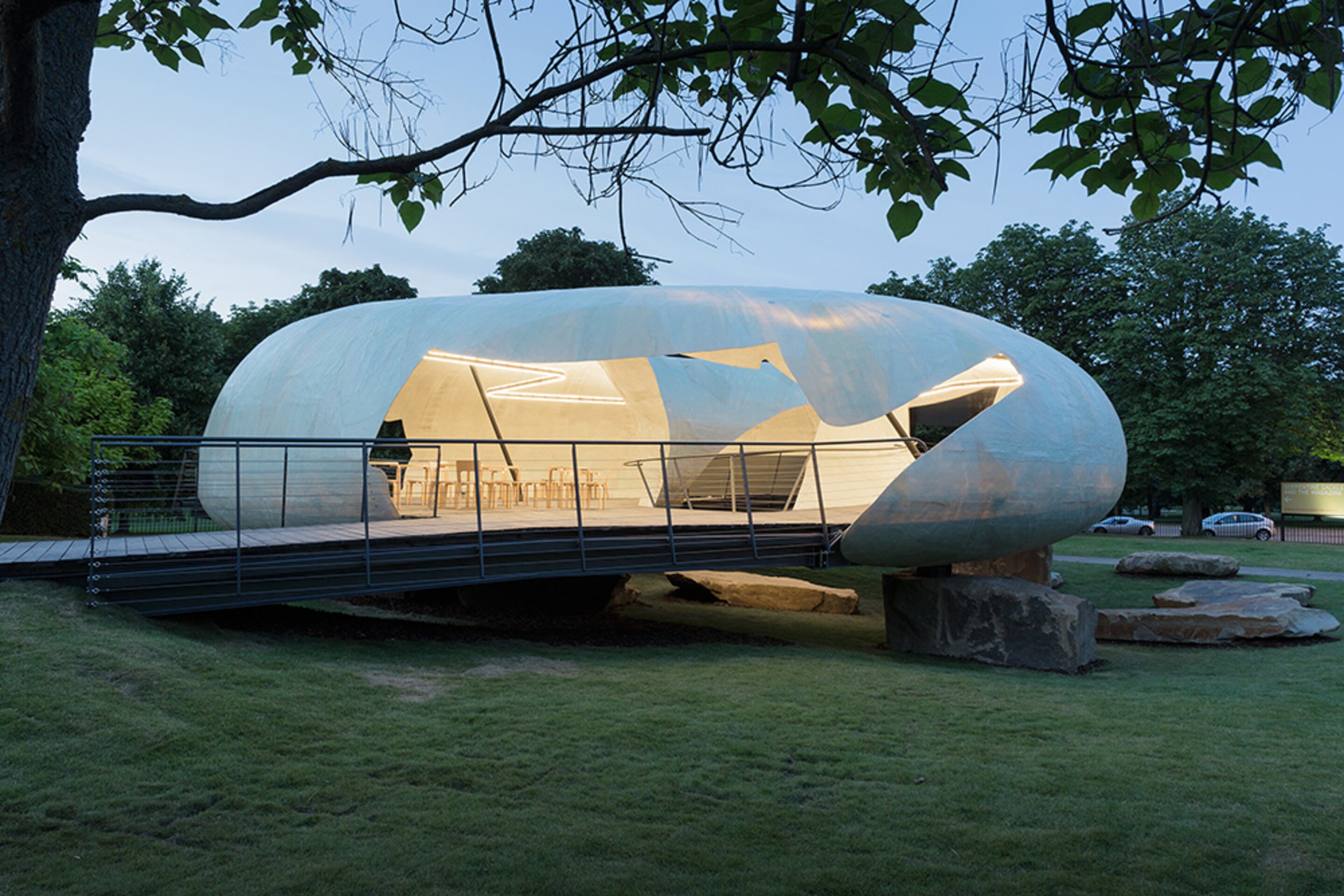 Serpentine Pavilion 2014 de nuit, Smiljan Radić, Londres