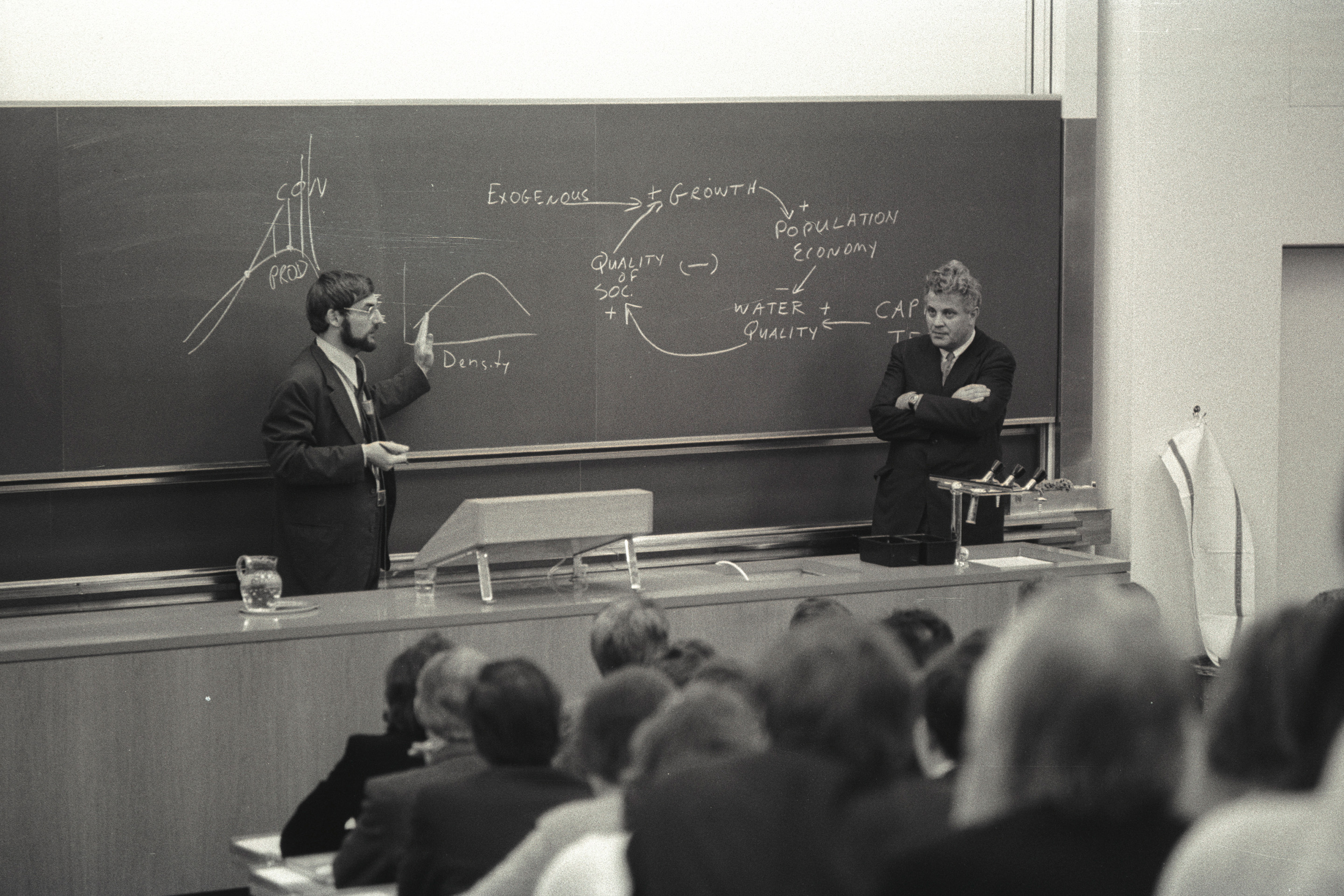 Dennis L. Meadows (links) an der ETH Zürich, 1973