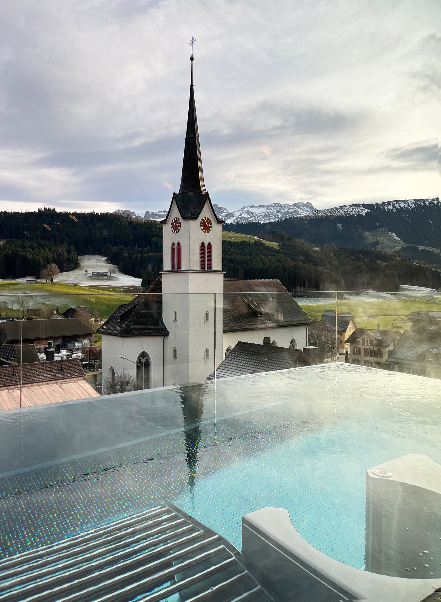 huus-quell-infinity-pool-hs