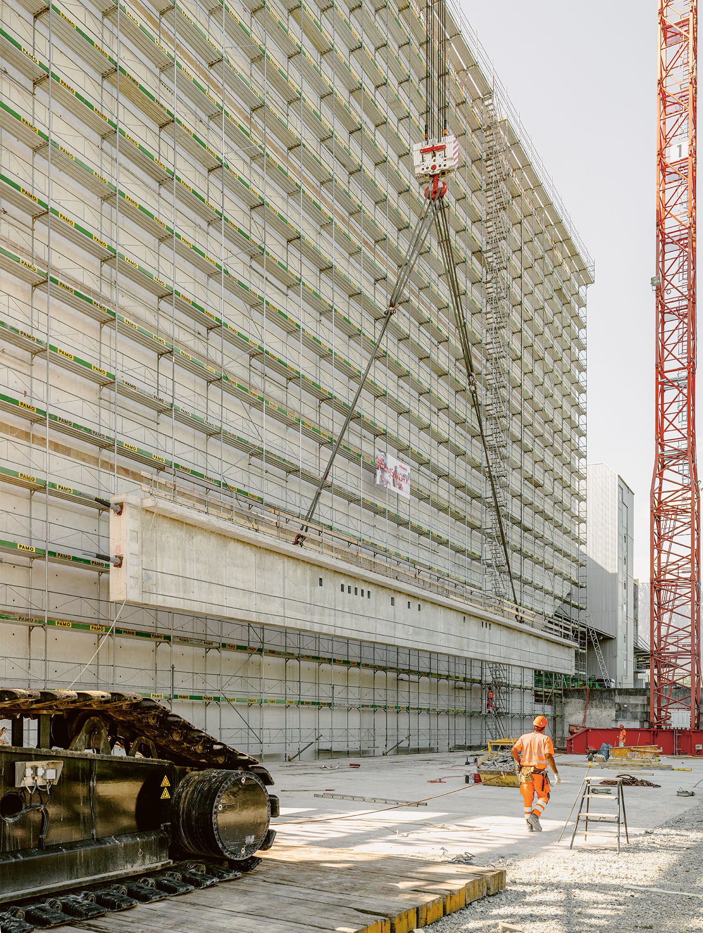Energiezentrale kenova, Baustelle mit Betonträger