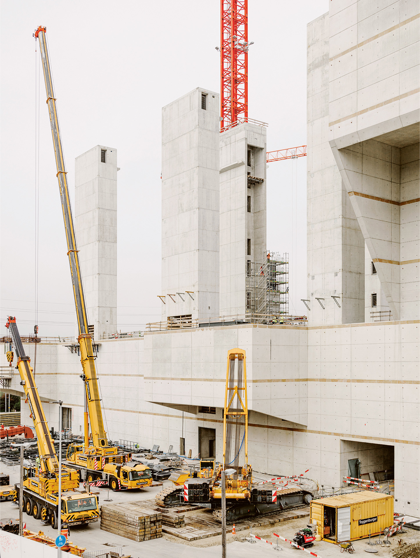 Energiezentrale kenova, Baustelle, Errichtung der Betonkerne