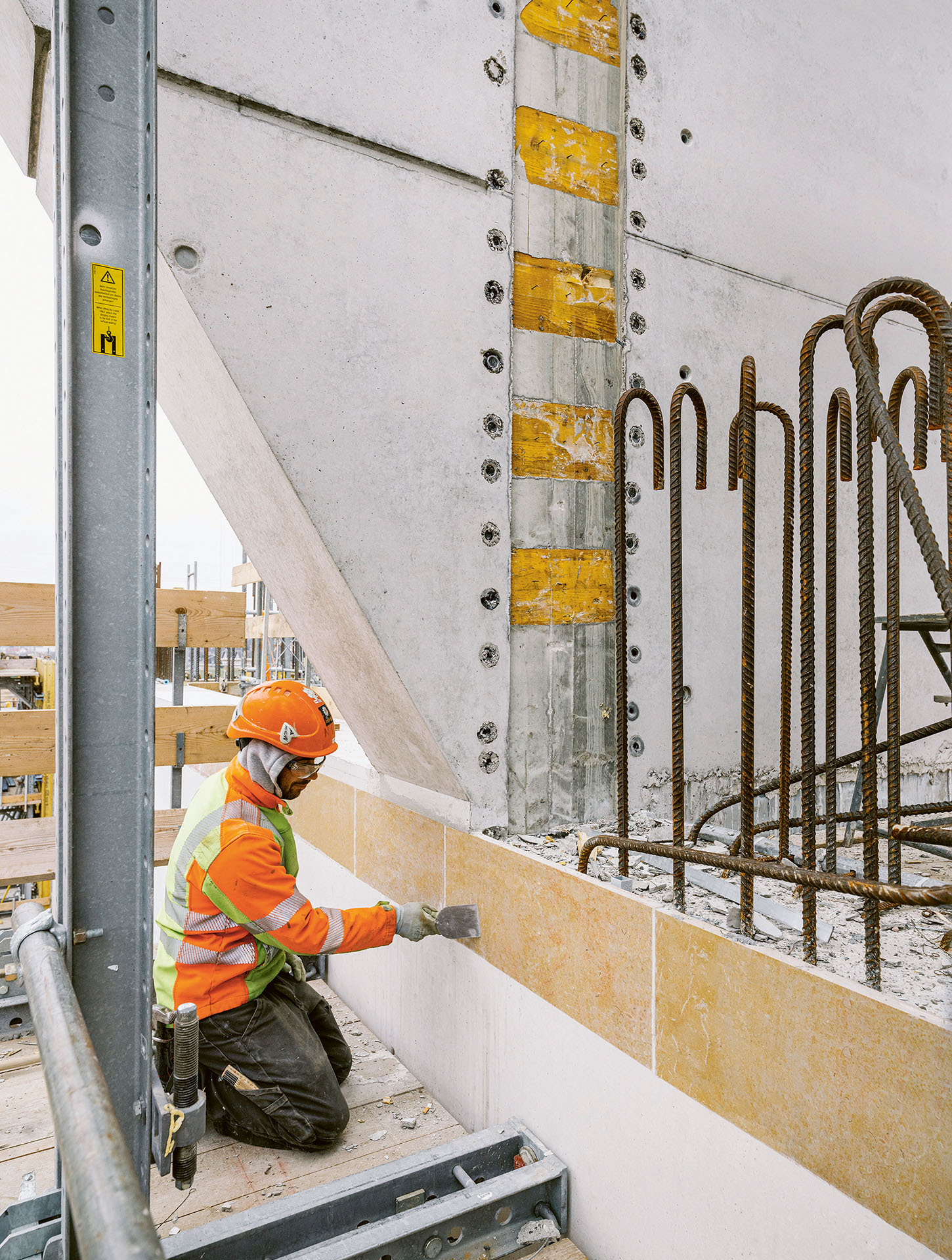 Energiezentrale kenova, Baustelle, Sandsteinbänder