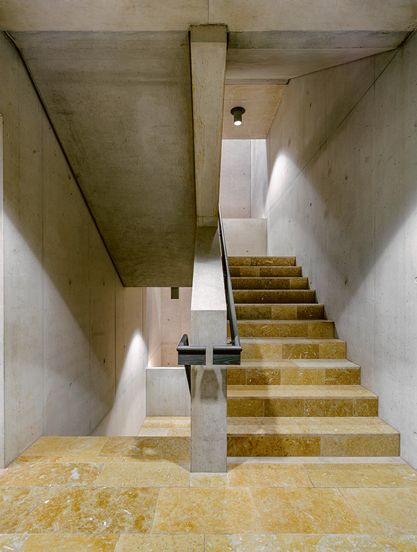 Energiezentrale kenova, Innenansicht Treppe