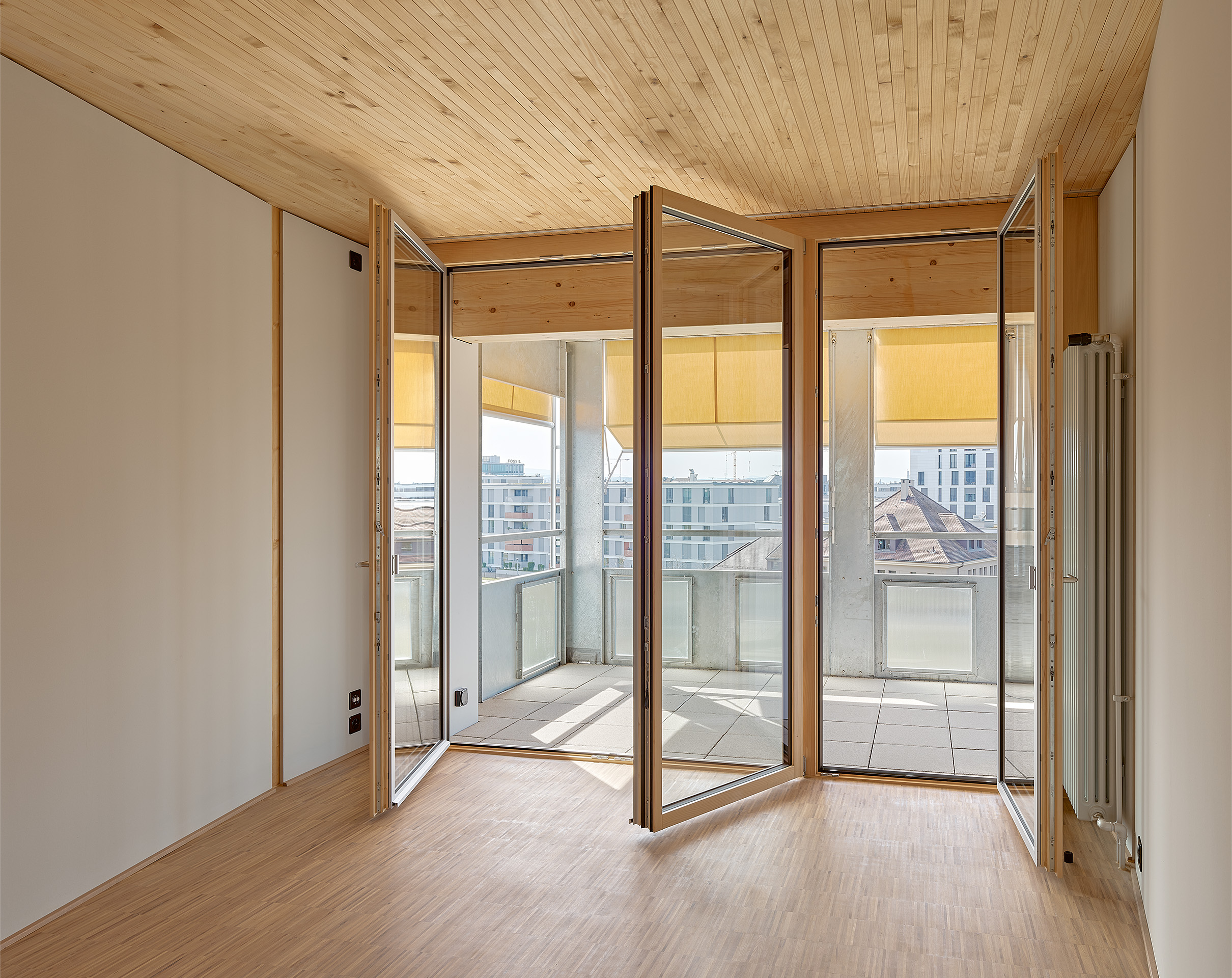 Innenansicht Wohnzimmer und Loggia
