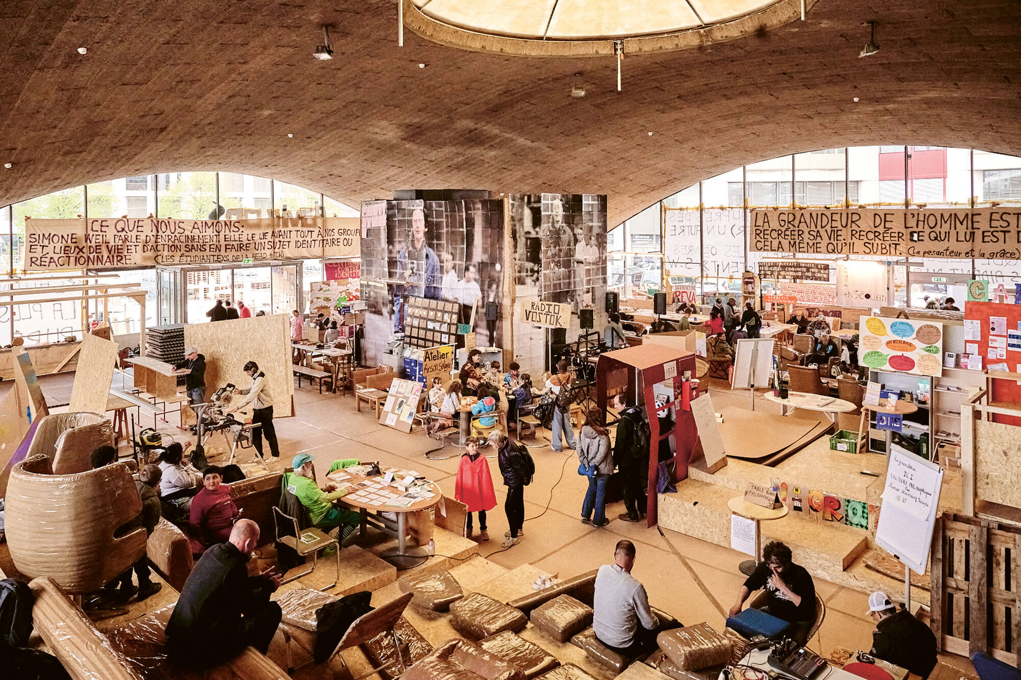 Vue d'ensemble de l'agora du Pavillon Simone Weil