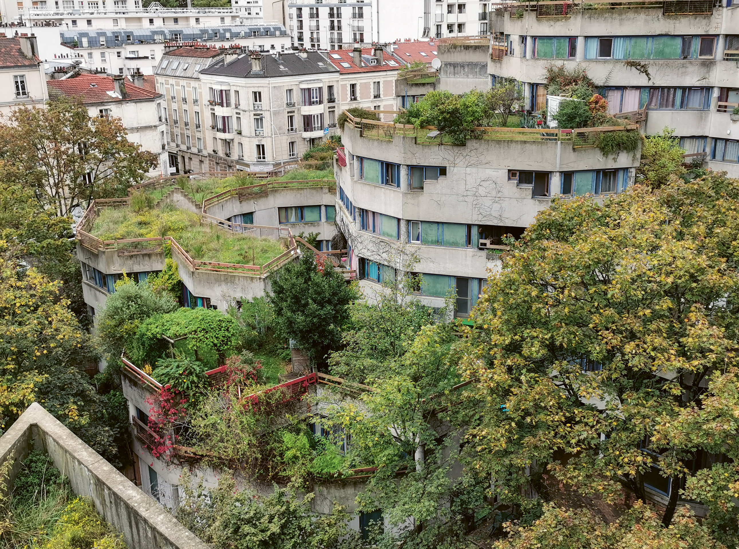 Vue des terrasses-jardins, Le Liégat, architecte Renée Gailhoustet, 1982 (Isabel Concheiro, 2024)
