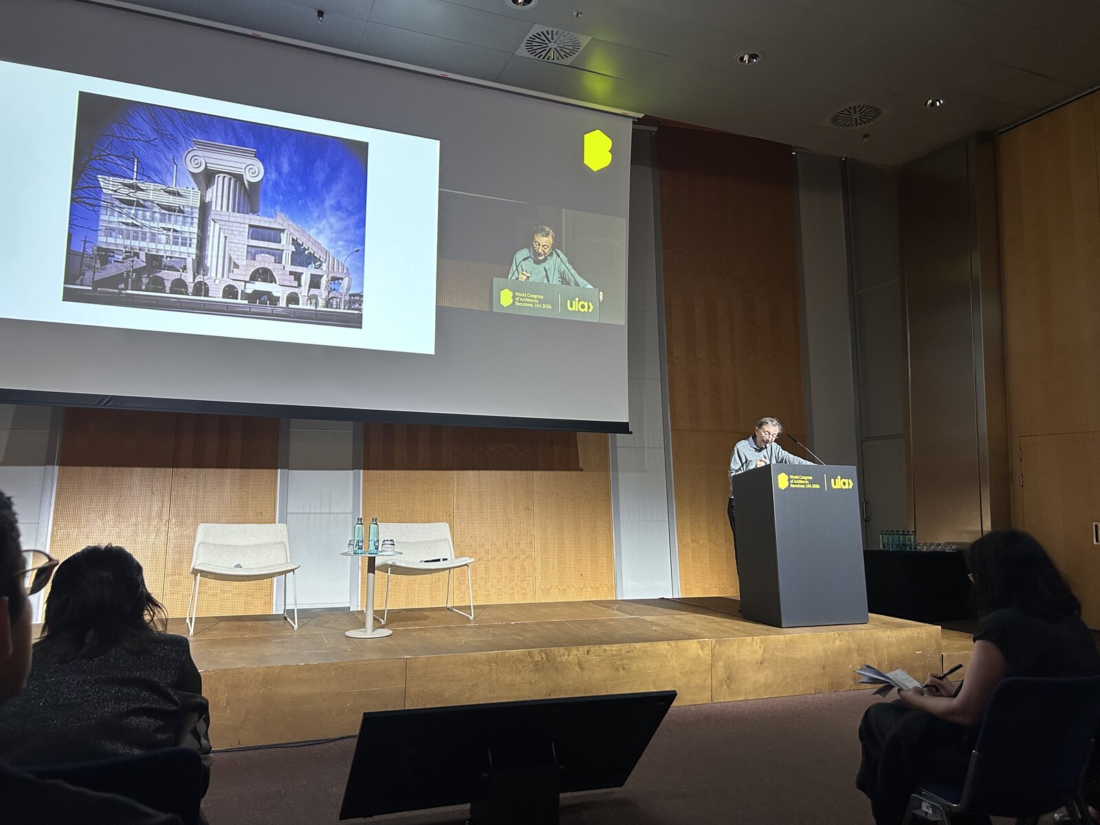 Mario Carpo présente l’IA générative au congrès UIA 2026 Barcelone.