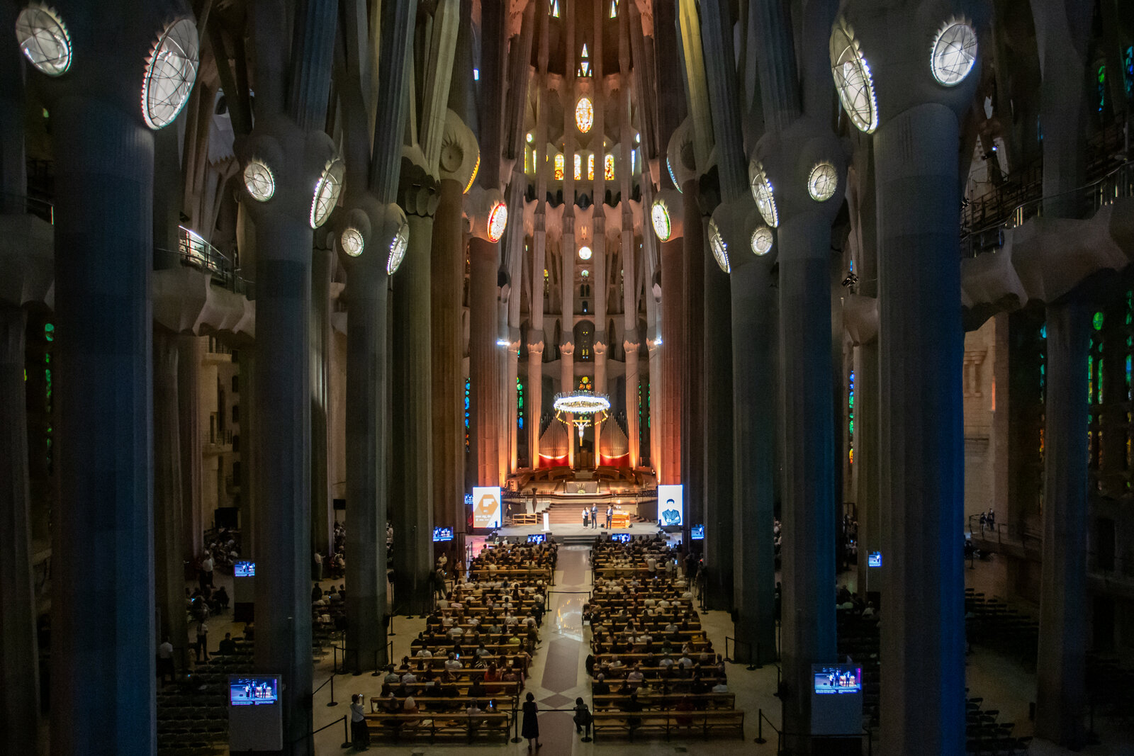 Cérémonie de remise des Gold Medals de l’UIA 2026 dans la Sagrada Familia.