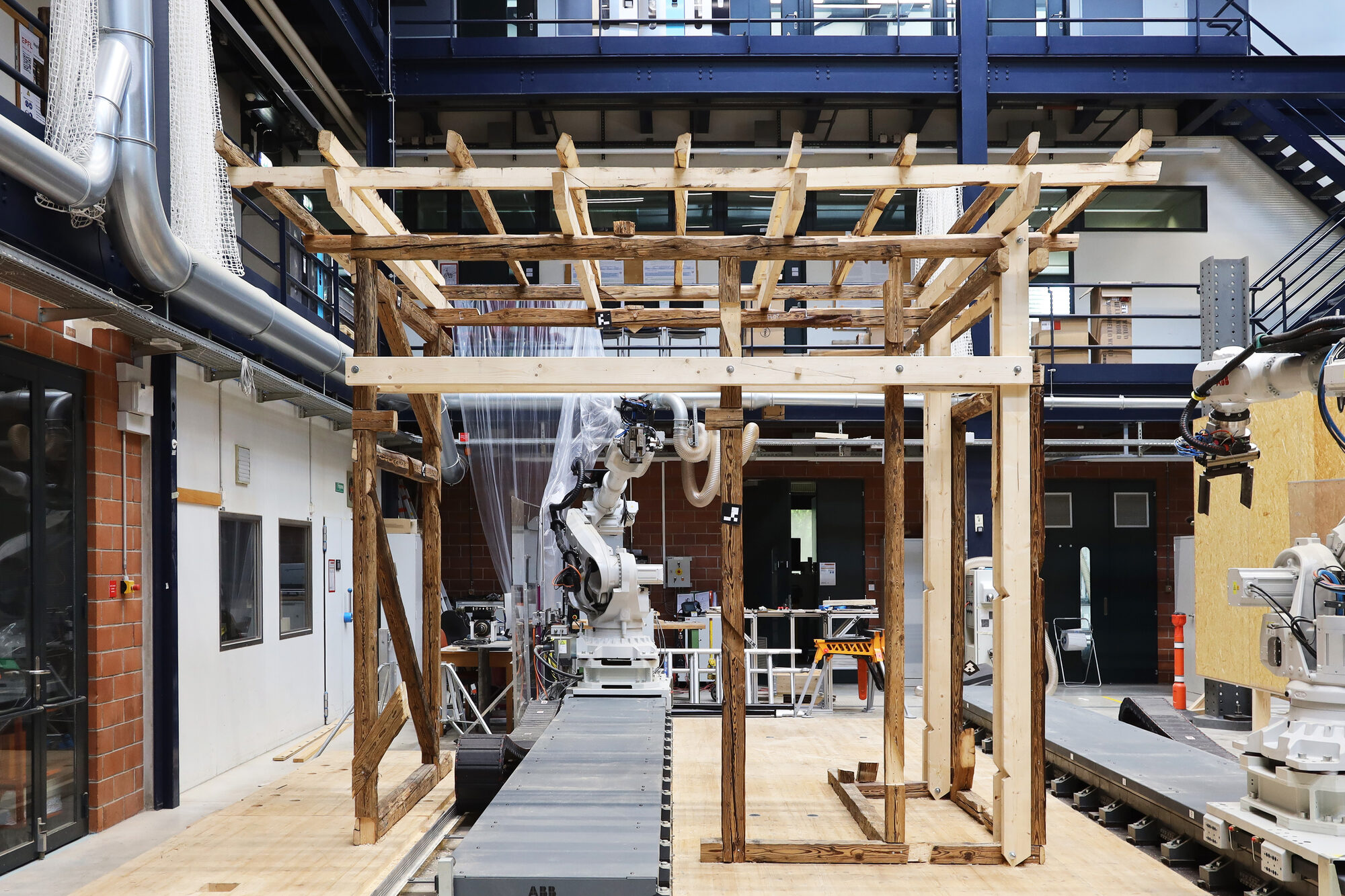 Structure de charpente en bois avec bras robotique, Re:config, CRCL EPFL, 2025