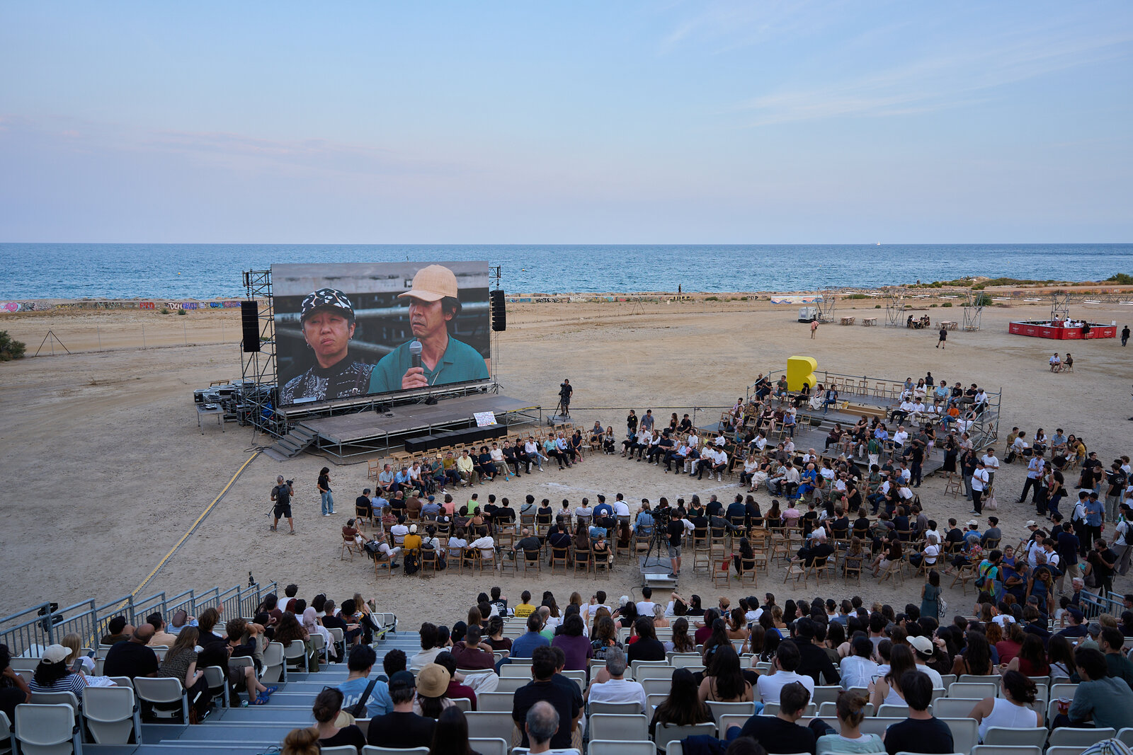 Open Forum du congrès UIA 2026, Momoyo Kaijima et Yoshiharu Tsukamoto sur écran.