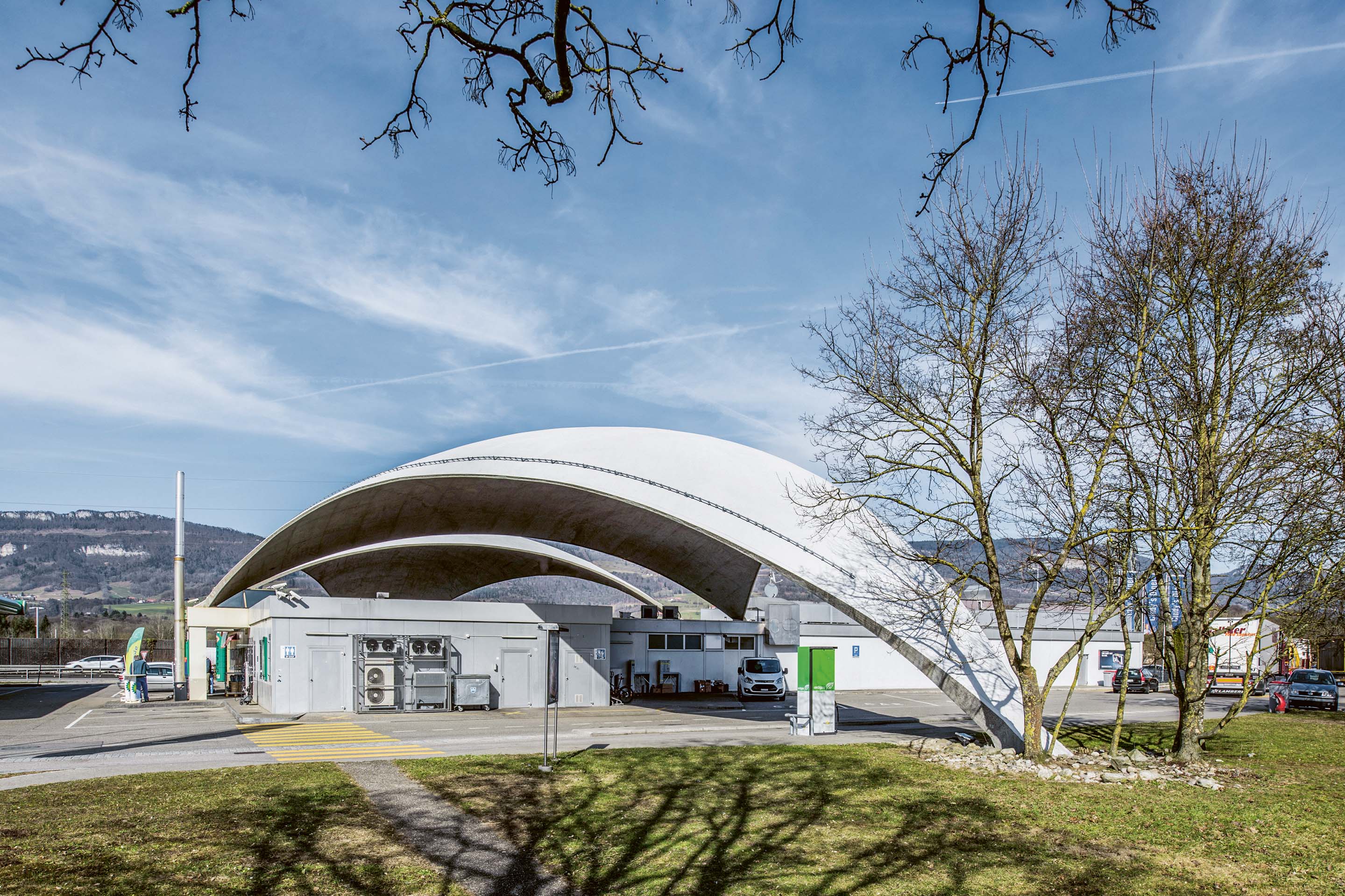 Autobahnraststätte Deitingen Betonschalen Isler Foto