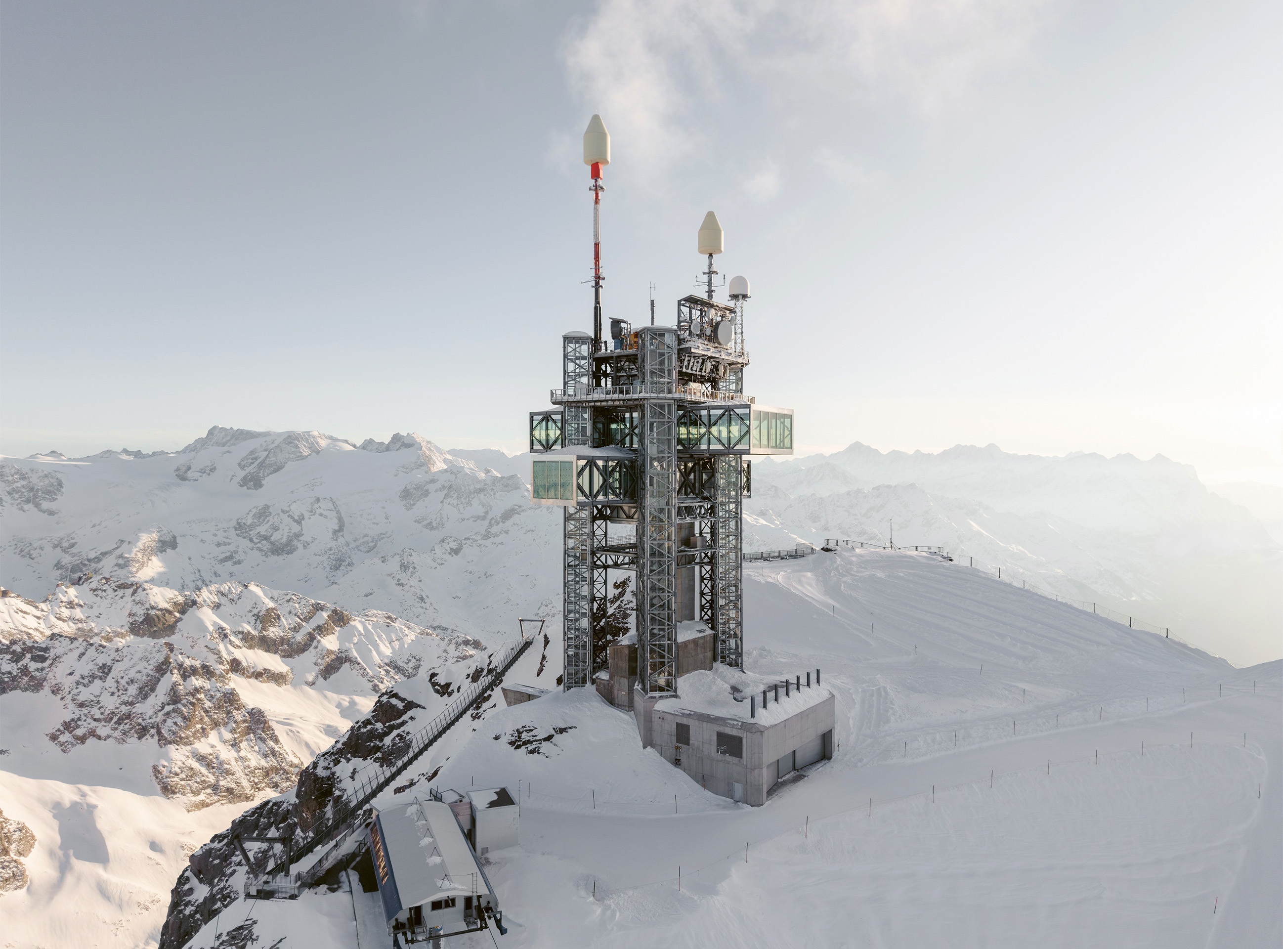 In 3020 m Höhe eröffnete im Mai 2026 das neue Wahrzeichen des alpinen Tourismus auf dem Titlis.