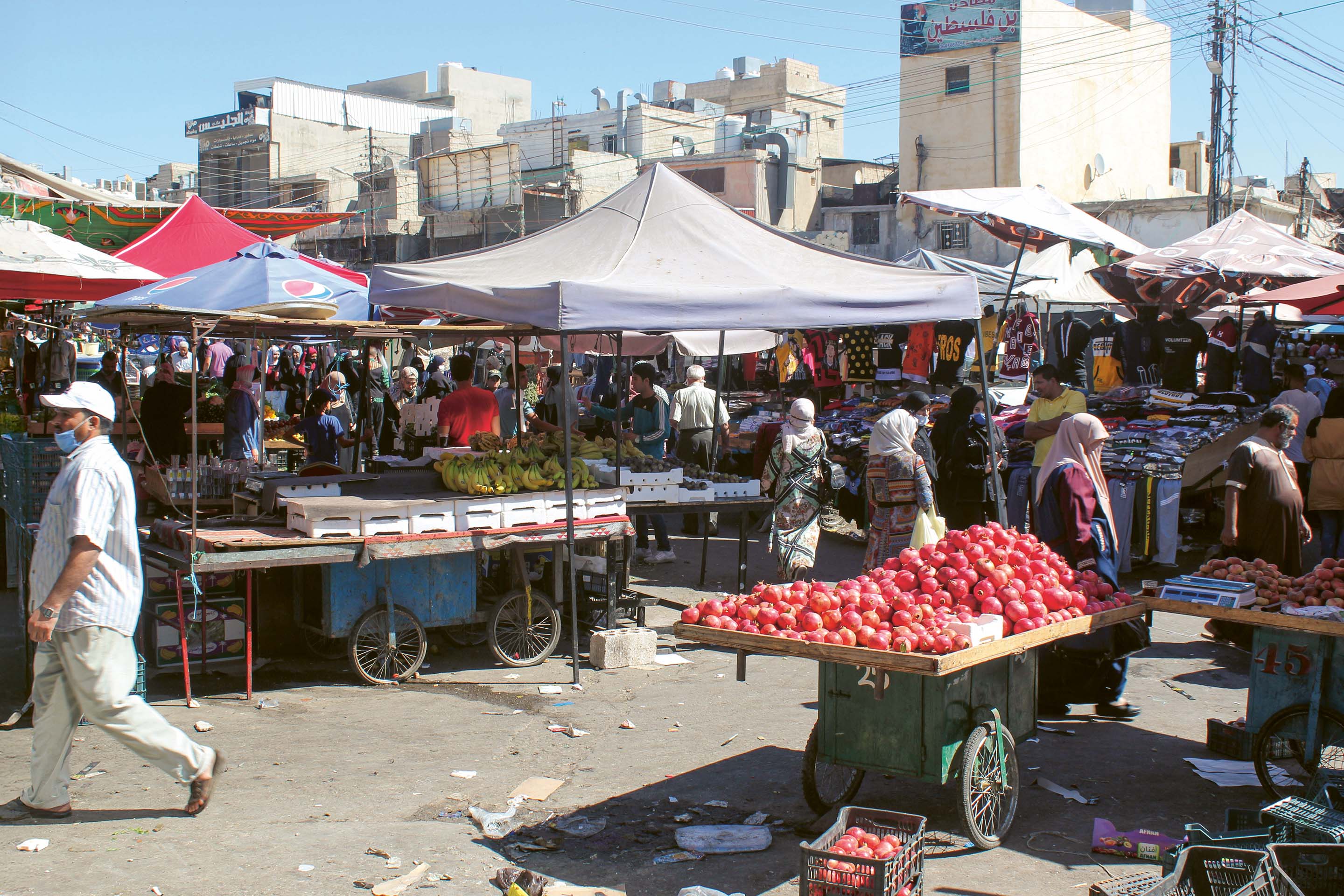 Veduta del vivace mercato del campo
