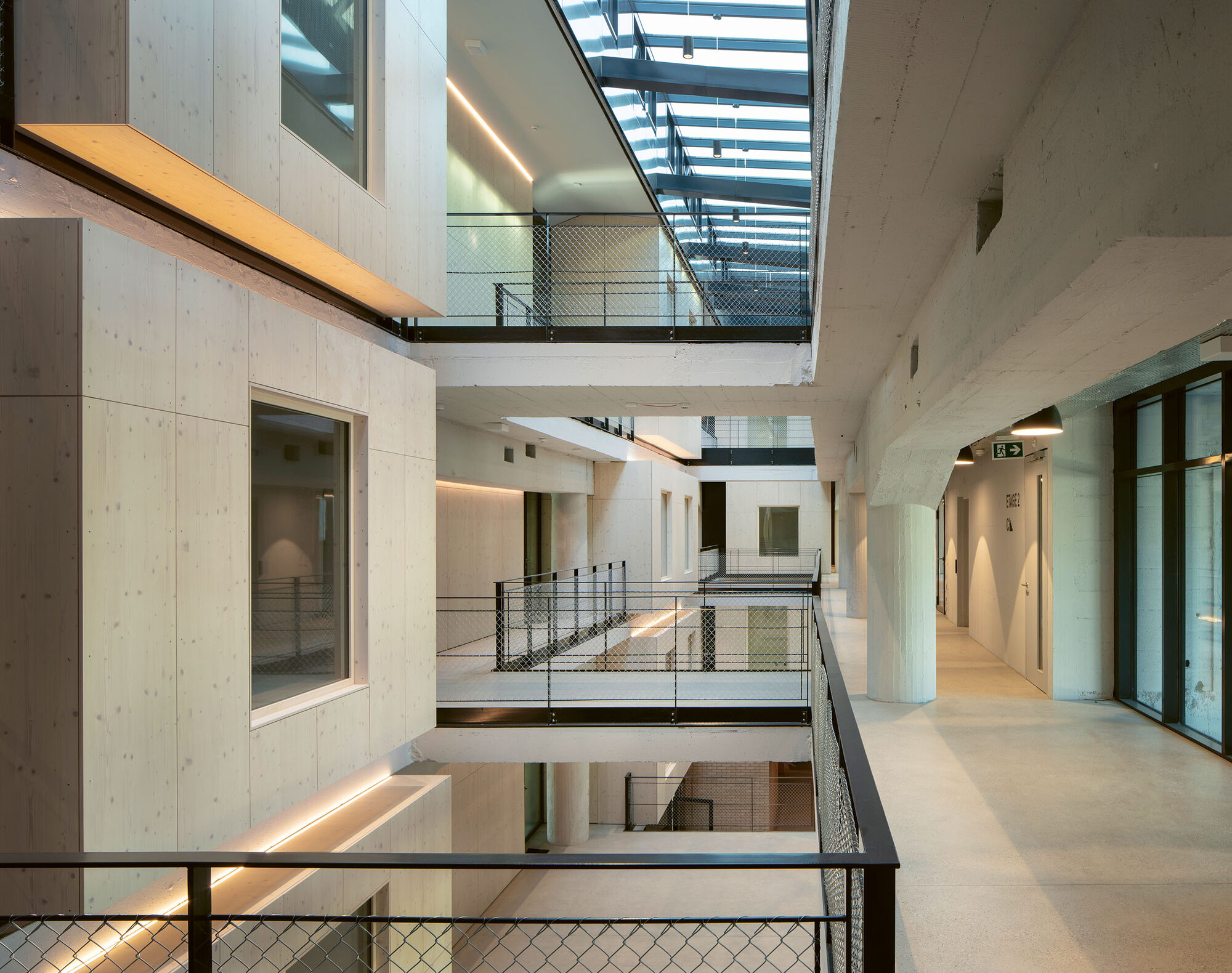 Atrium: passerelles, piliers et boîtes en saillie, Creative Factory, Renens