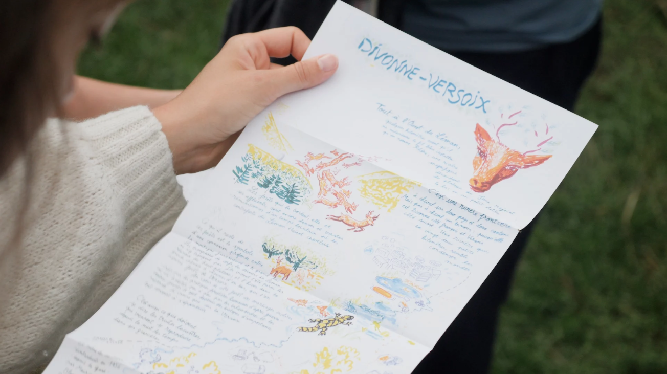 Carnet dessiné à la main «Divonne-Versoix», tenu par une participante lors d'une promenade LAC 23.26