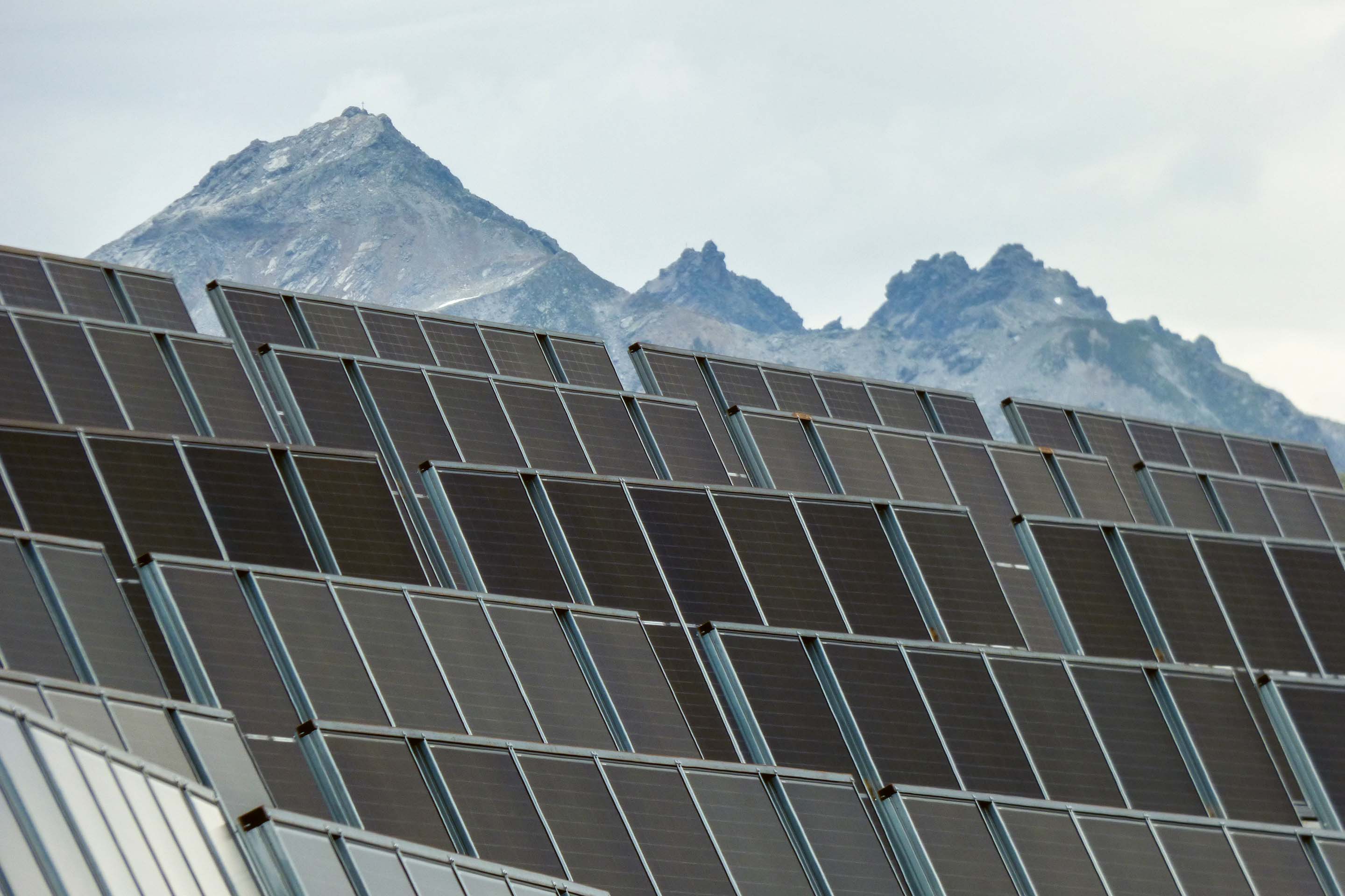 PV Madrisa Solar Module Berge Alpen Foto