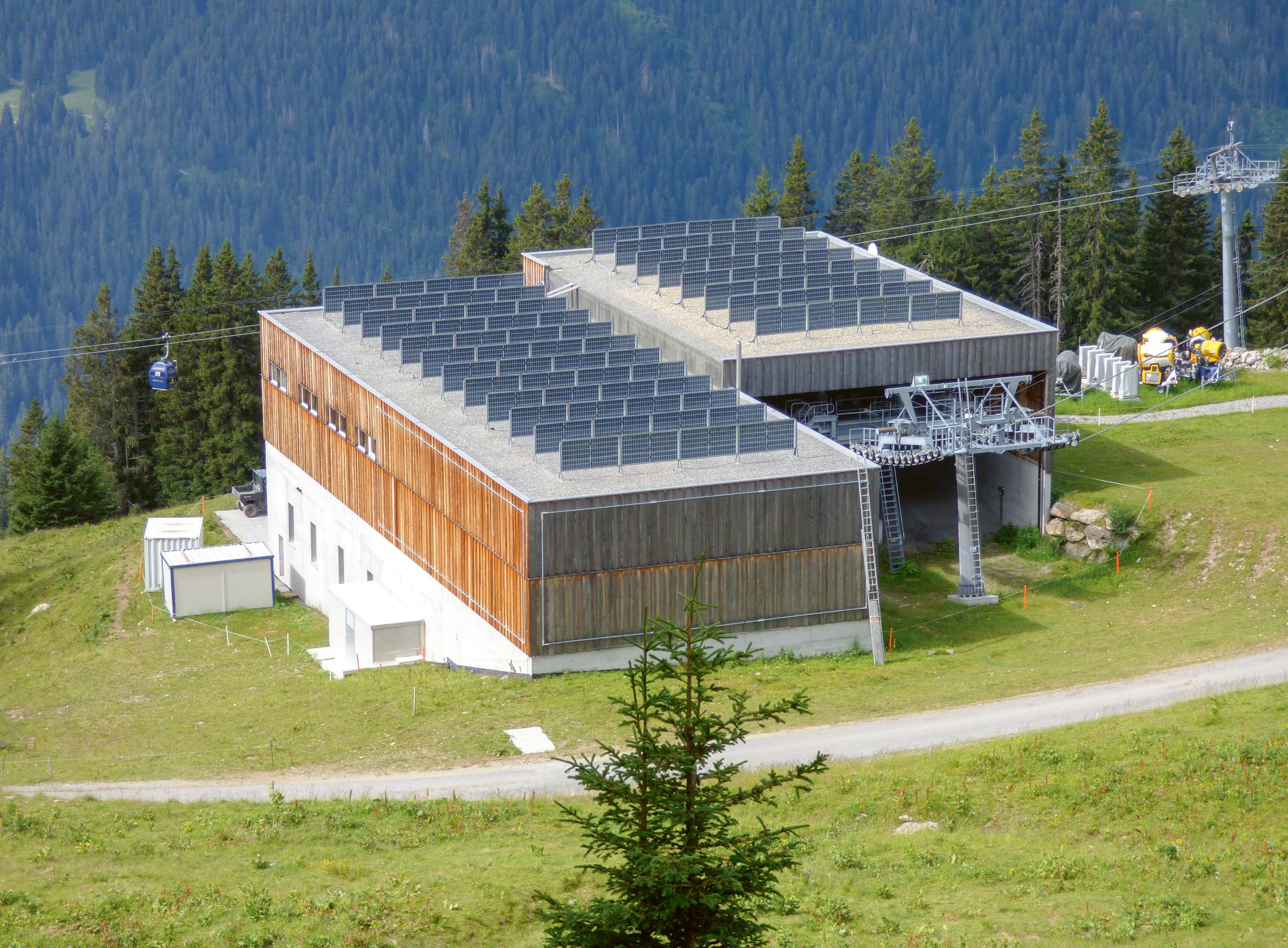 Schaffürgeli Lift Sesselbahn Talstation Klosters Madrisa PV Foto