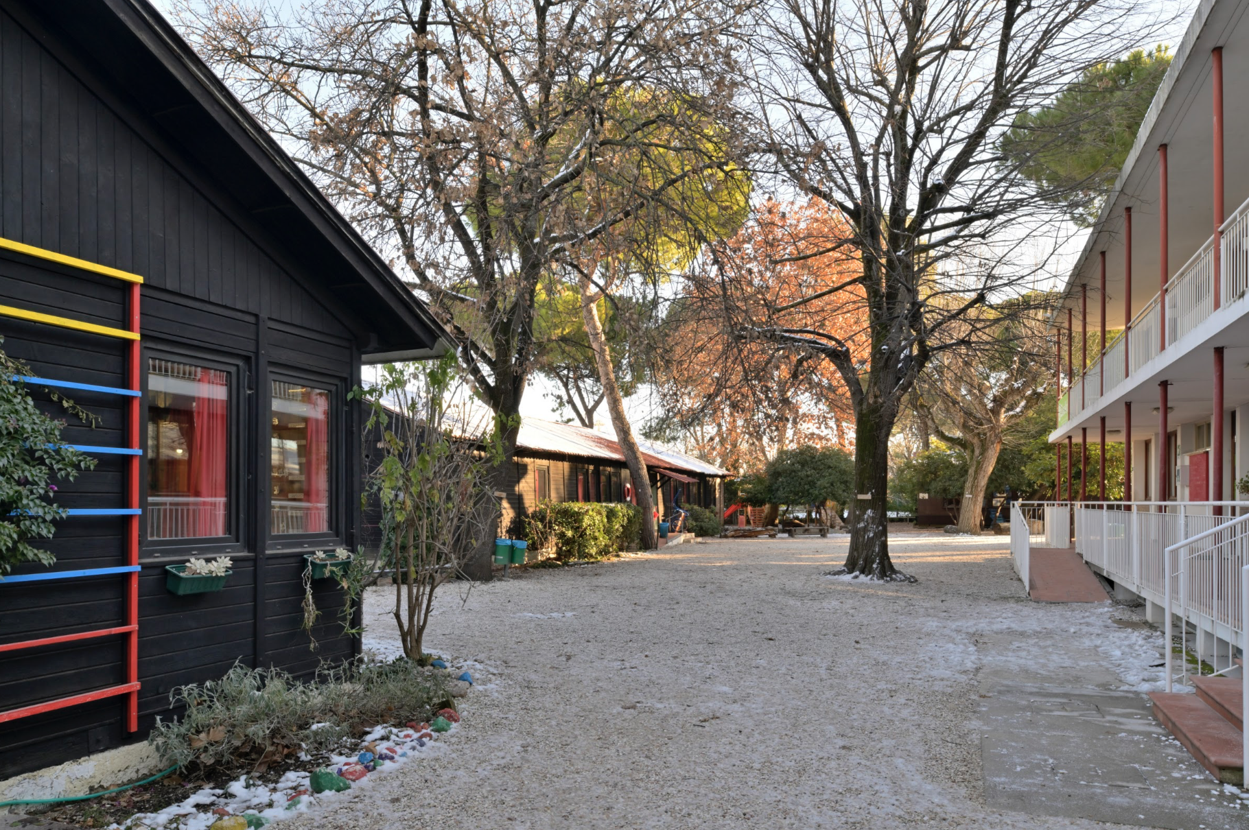 The large courtyard of the CEIS in January 2026, between the old Swiss barracks and the brick building constructed in the 1950s.