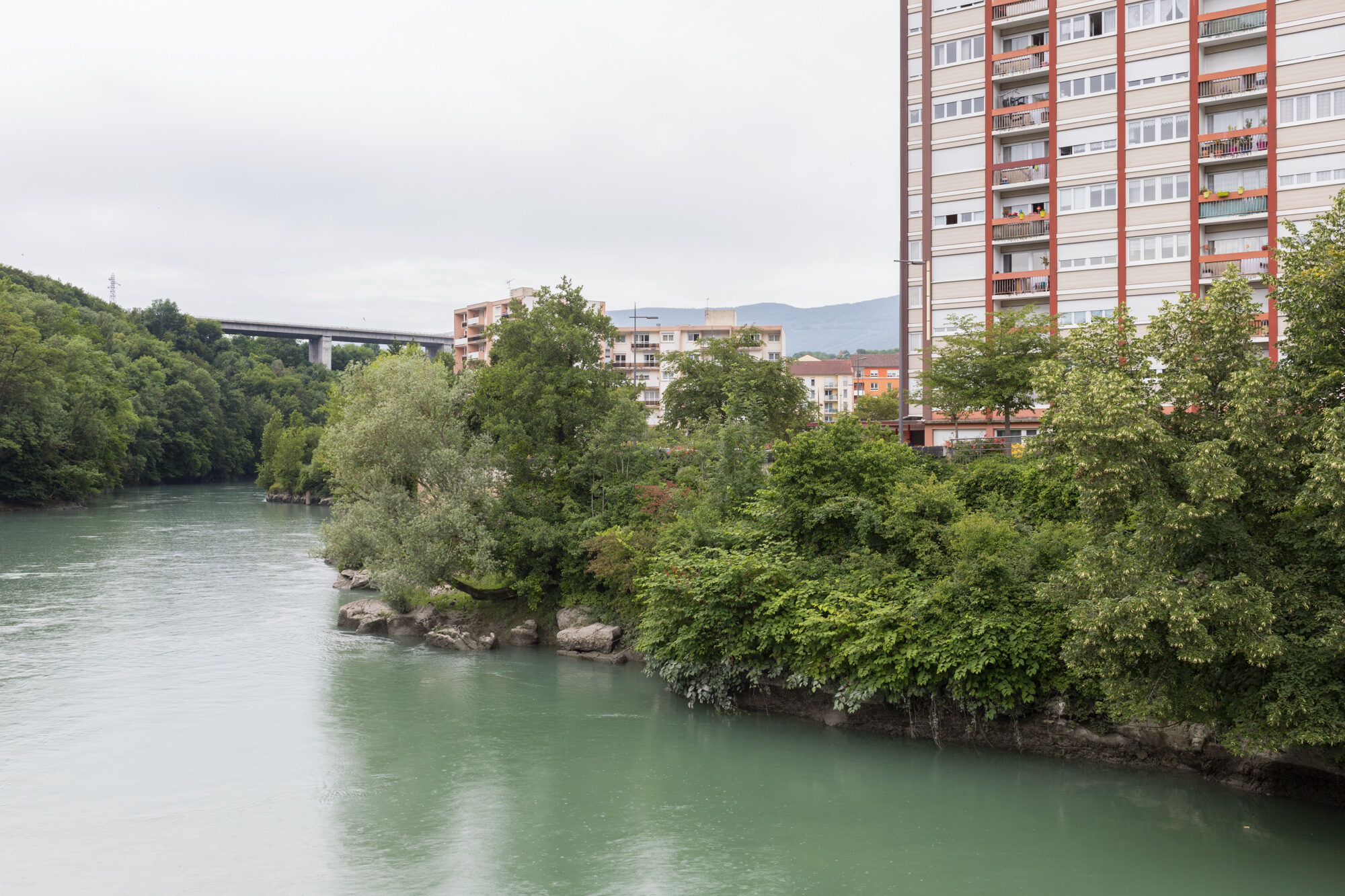 Le Rhône et son territoire bâti à Bellegarde-sur-Valserine, Pays de Gex.