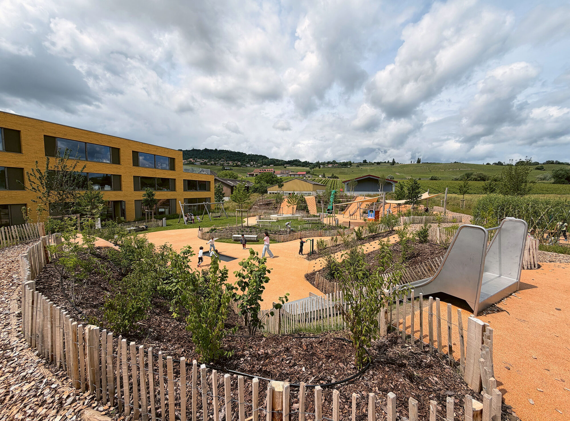 Aménagements extérieurs et sportifs de l’extension du complexe scolaire de Féchy