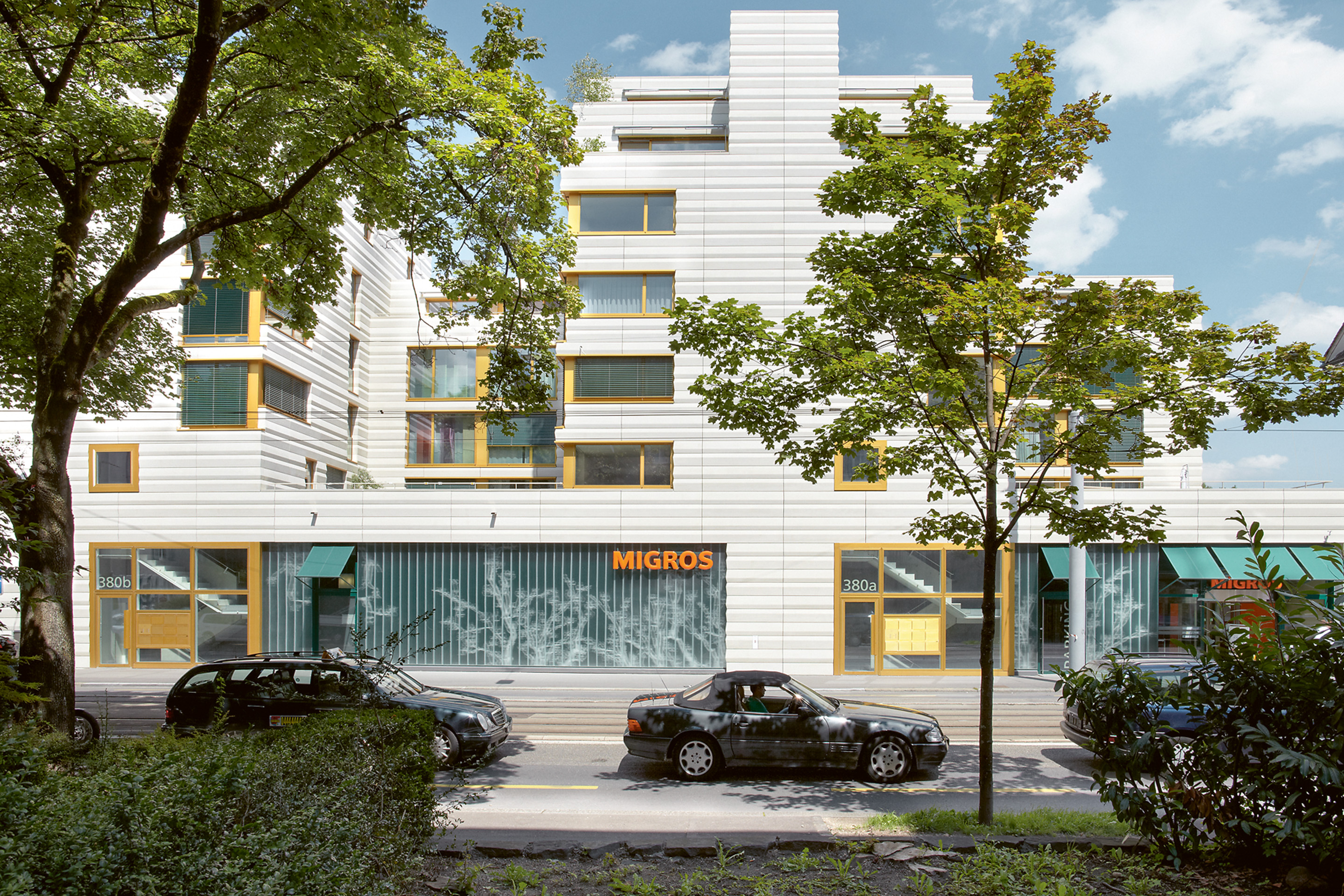 Wohn- und Geschäftshaus an der Badener­strasse, Zürich, 2010 (Baugenossenschaft Zurlinden; pool Architektur; SJB Kempter Fitze; Henauer Gugler; Makiol + Wiederkehr; Zimmereigenossenschaft Zürich, Jäggi Hafter Holzbau)