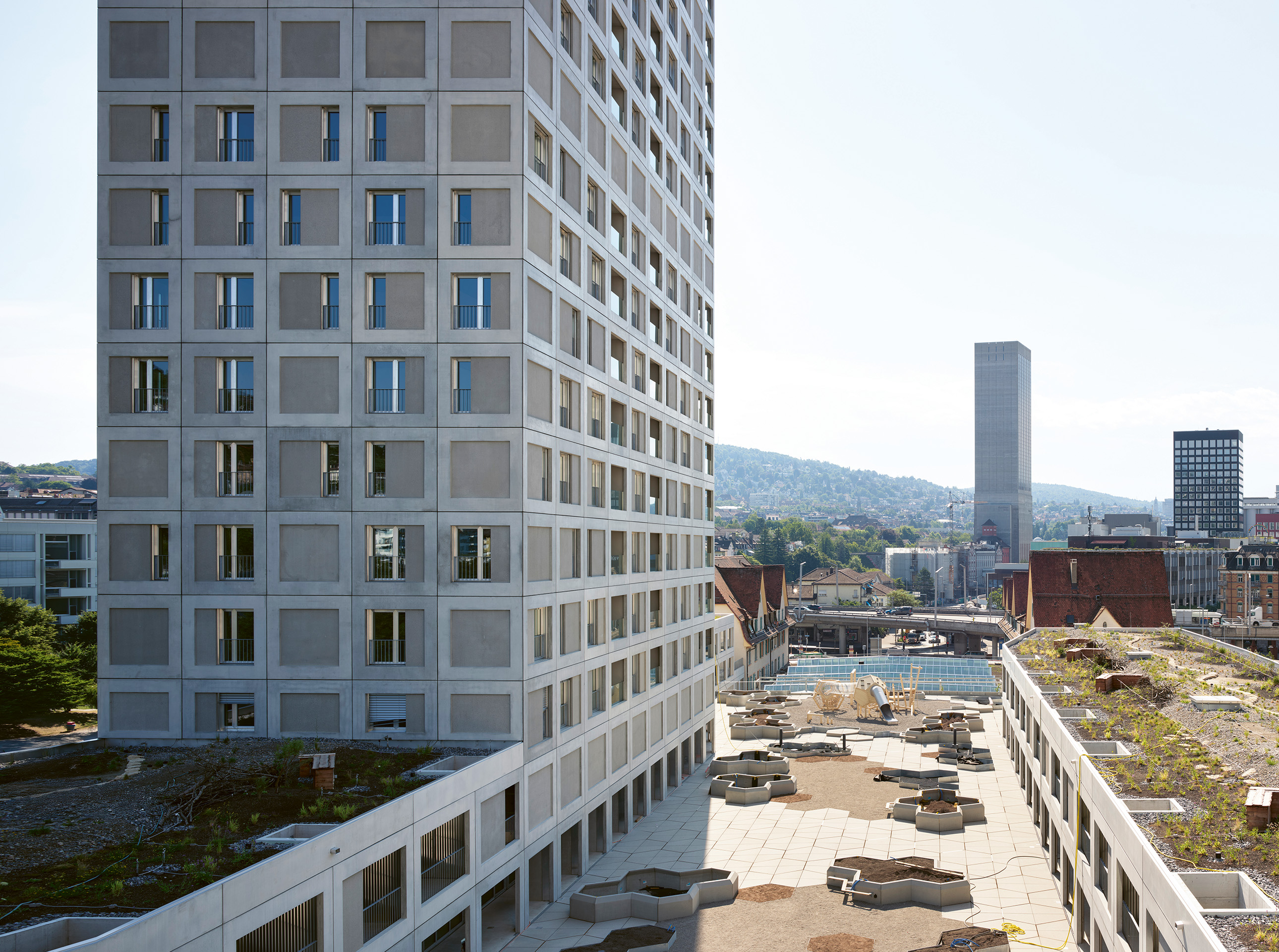 Richtung Westen stehen die Höchhäuser im Dialog mit dem Swissmill-Silo und dem Hochhaus des Löwenbräuareals.