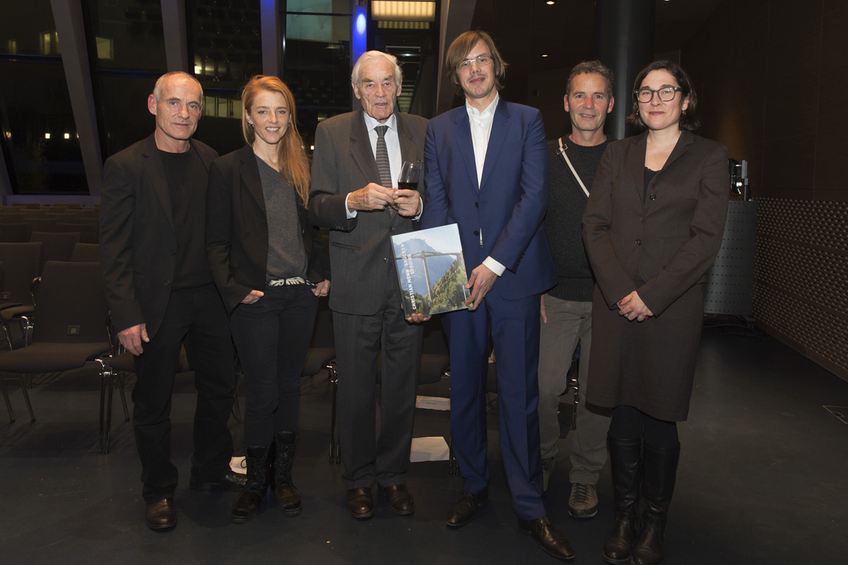 Von links nach rechts: Urs Stuber (Grafiker), Susanna Entress (Grafikerin), Christian Menn, Caspar Schärer (Herausgeber), Ralph Feiner (Fotograf), Cornelia Mechler (Verlag Scheidegger &amp; Spiess)